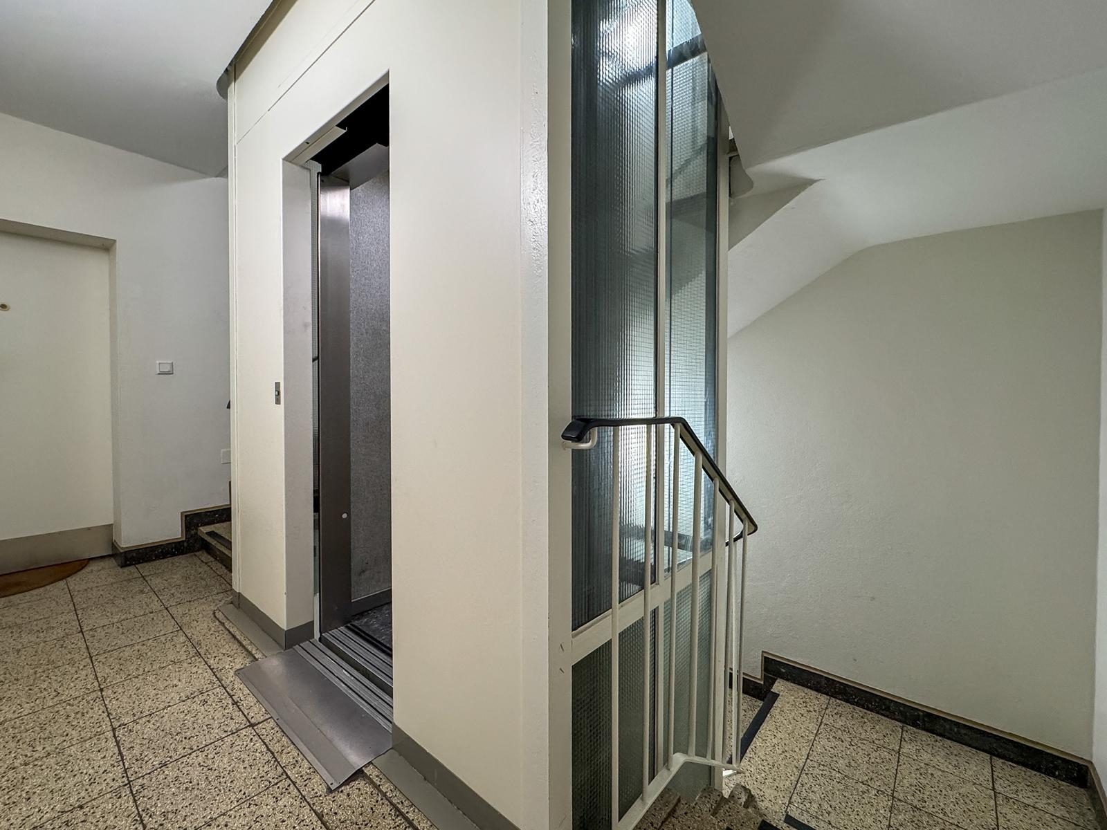 Immobilienangebot - Düsseldorf - Alle - Unterbilk: Raum für Ihre Ideen – 4-Zimmer-Wohnung mit zwei Balkonen und Rheinturmblick