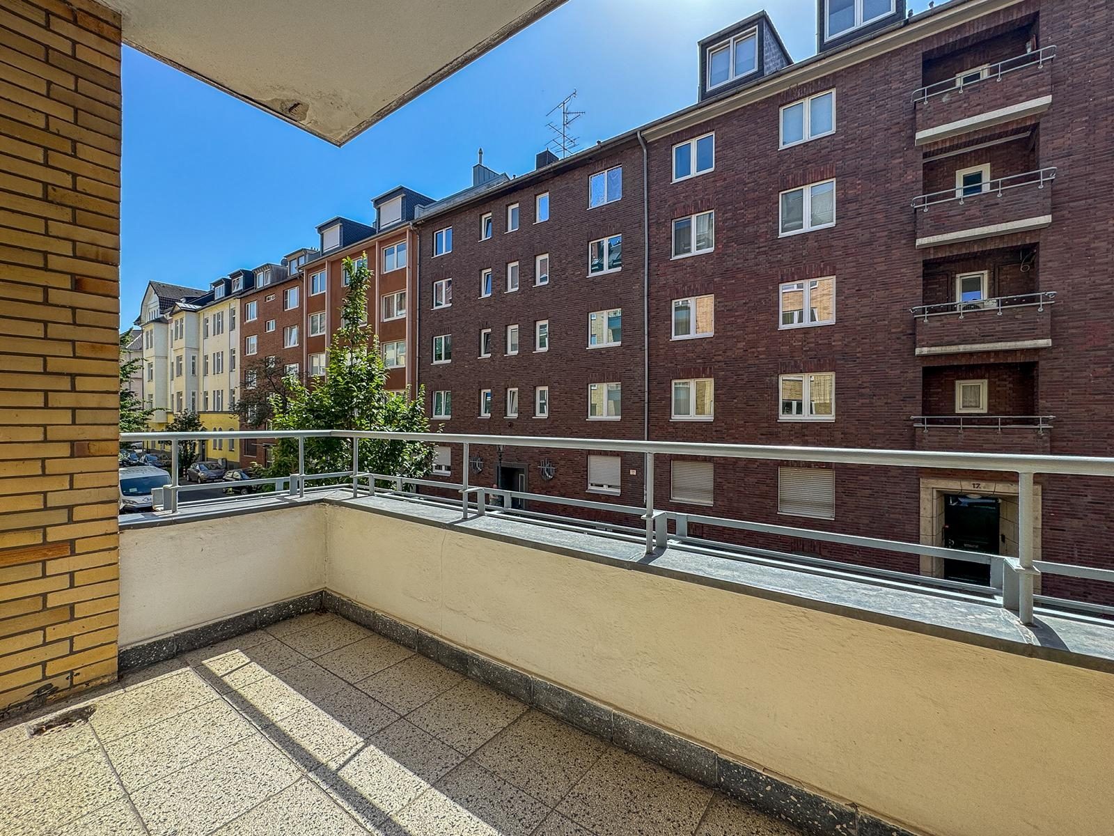 Immobilienangebot - Düsseldorf - Alle - Unterbilk: Raum für Ihre Ideen – 4-Zimmer-Wohnung mit zwei Balkonen und Rheinturmblick