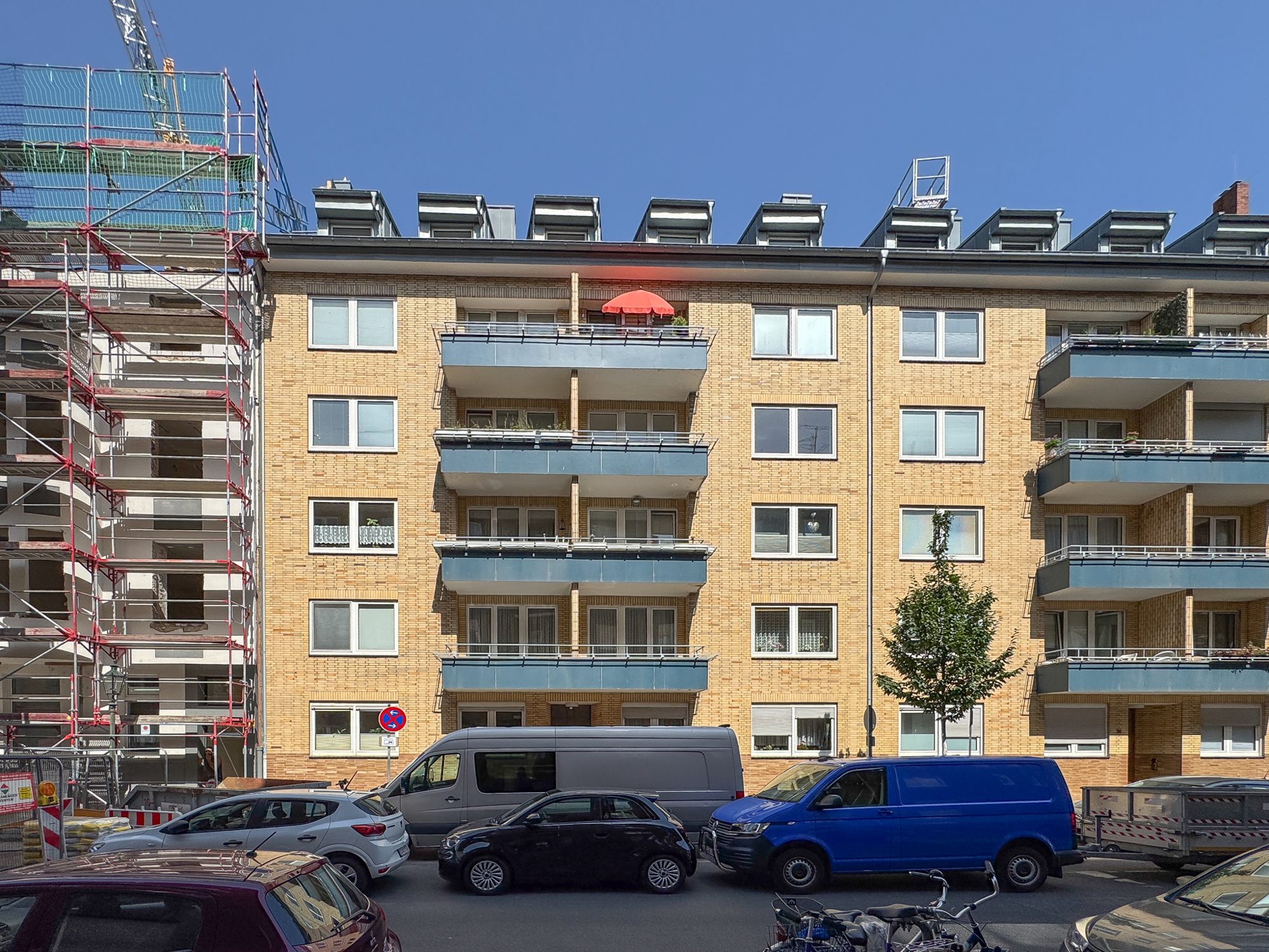 Immobilienangebot - Düsseldorf - Alle - Unterbilk: Raum für Ihre Ideen – 4-Zimmer-Wohnung mit zwei Balkonen und Rheinturmblick