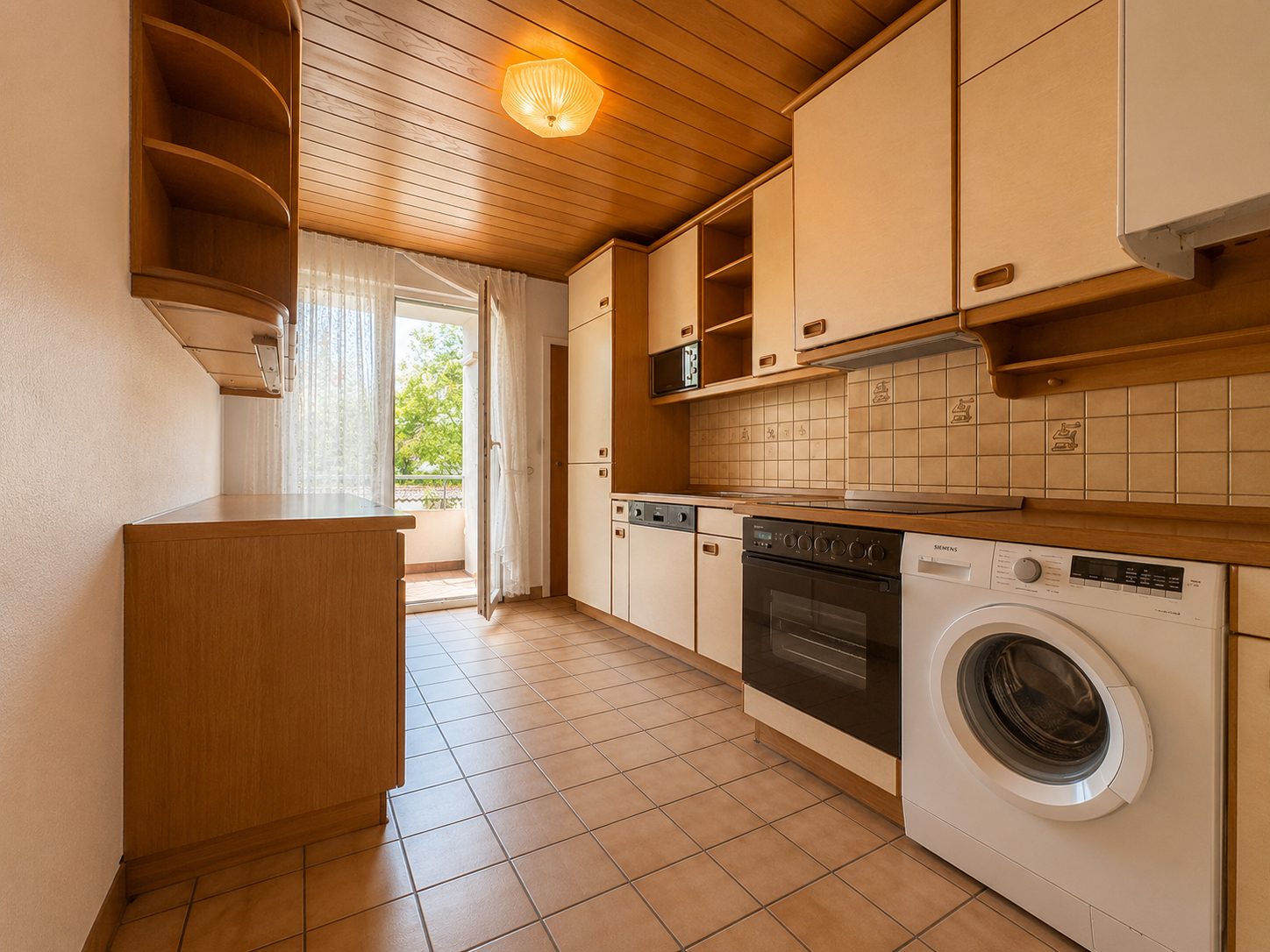 Immobilienangebot - Düsseldorf - Alle - Unterbilk: Raum für Ihre Ideen – 4-Zimmer-Wohnung mit zwei Balkonen und Rheinturmblick