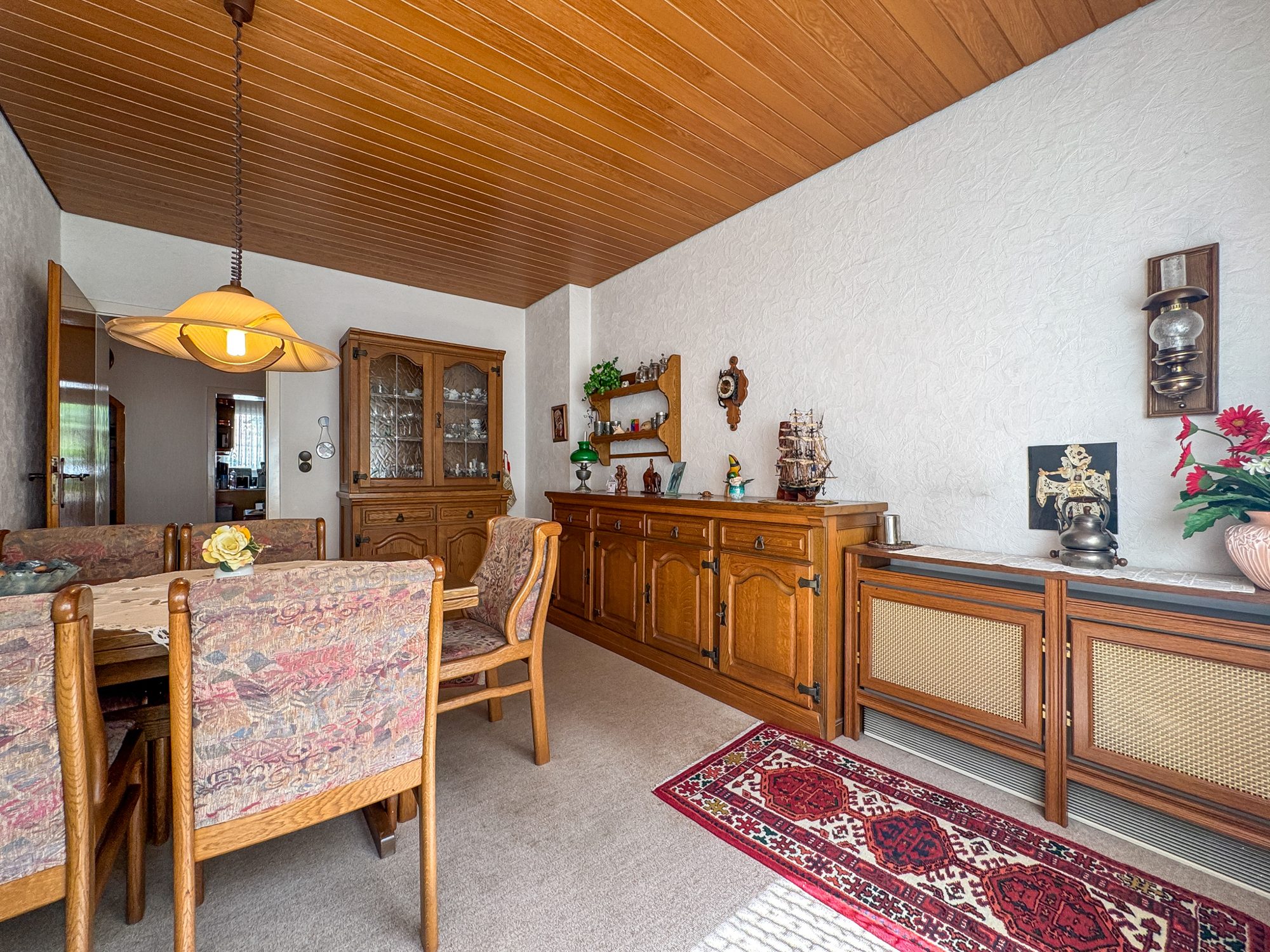 Immobilienangebot - Düsseldorf - Alle - Unterbilk: Raum für Ihre Ideen – 4-Zimmer-Wohnung mit zwei Balkonen und Rheinturmblick