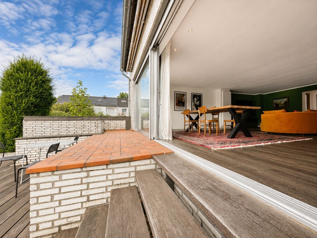 Immobilienangebot - Kaarst / Holzbüttgen - Alle - Holzbüttgen: gepflegtes Ein-/Zweifamilienhaus mit vielseitigen Nutzungsmöglichkeiten in ruhiger Lage