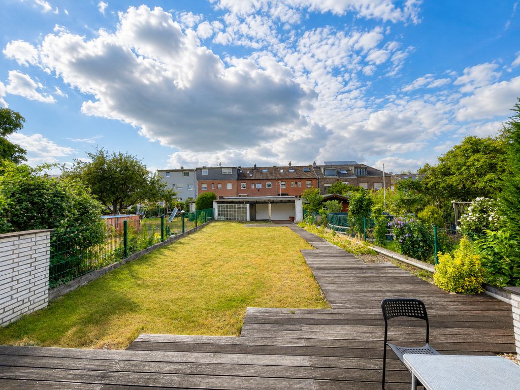 Immobilienangebot - Kaarst / Holzbüttgen - Alle - Holzbüttgen: gepflegtes Ein-/Zweifamilienhaus mit vielseitigen Nutzungsmöglichkeiten in ruhiger Lage