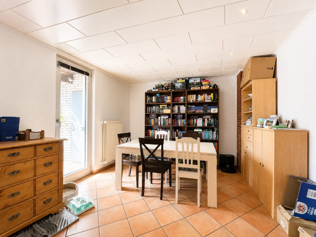 Immobilienangebot - Kaarst / Holzbüttgen - Alle - Holzbüttgen: gepflegtes Ein-/Zweifamilienhaus mit vielseitigen Nutzungsmöglichkeiten in ruhiger Lage