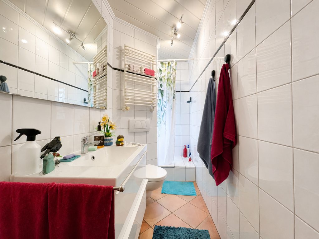 Immobilienangebot - Kaarst / Holzbüttgen - Alle - Holzbüttgen: gepflegtes Ein-/Zweifamilienhaus mit vielseitigen Nutzungsmöglichkeiten in ruhiger Lage
