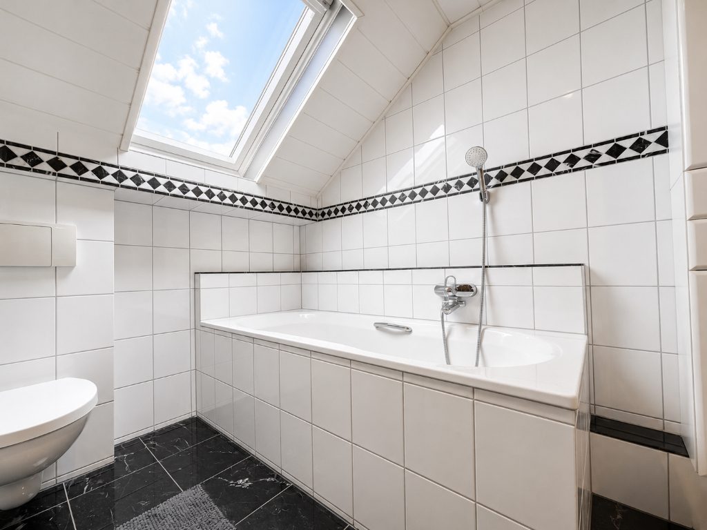 Immobilienangebot - Kaarst / Holzbüttgen - Alle - Holzbüttgen: gepflegtes Ein-/Zweifamilienhaus mit vielseitigen Nutzungsmöglichkeiten in ruhiger Lage