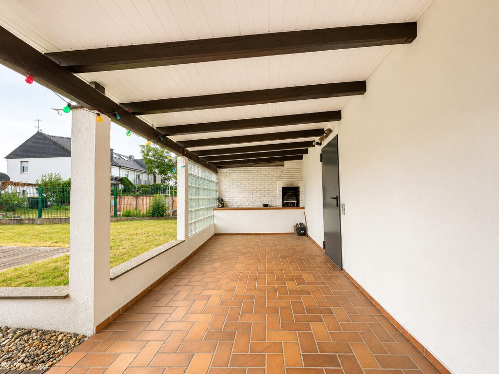 Immobilienangebot - Kaarst / Holzbüttgen - Alle - Holzbüttgen: gepflegtes Ein-/Zweifamilienhaus mit vielseitigen Nutzungsmöglichkeiten in ruhiger Lage