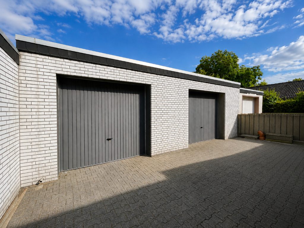 Immobilienangebot - Kaarst / Holzbüttgen - Alle - Holzbüttgen: gepflegtes Ein-/Zweifamilienhaus mit vielseitigen Nutzungsmöglichkeiten in ruhiger Lage