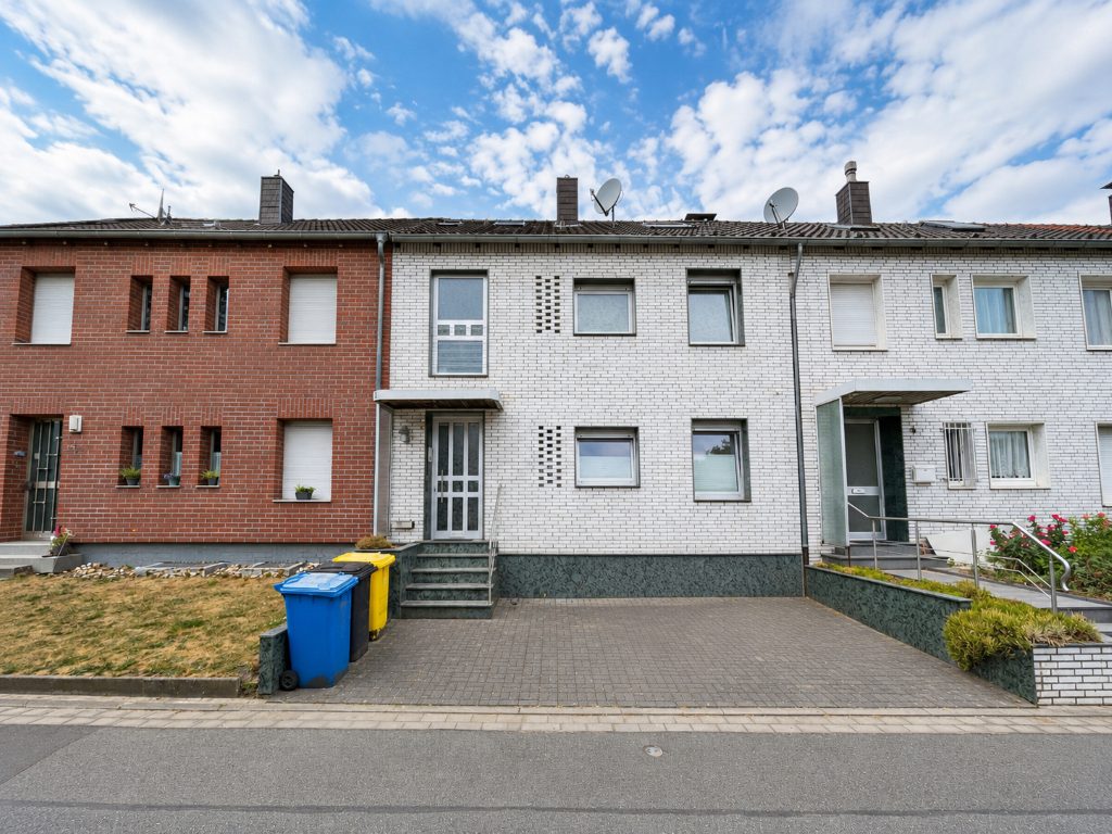 Immobilienangebot - Kaarst / Holzbüttgen - Alle - Holzbüttgen: gepflegtes Ein-/Zweifamilienhaus mit vielseitigen Nutzungsmöglichkeiten in ruhiger Lage