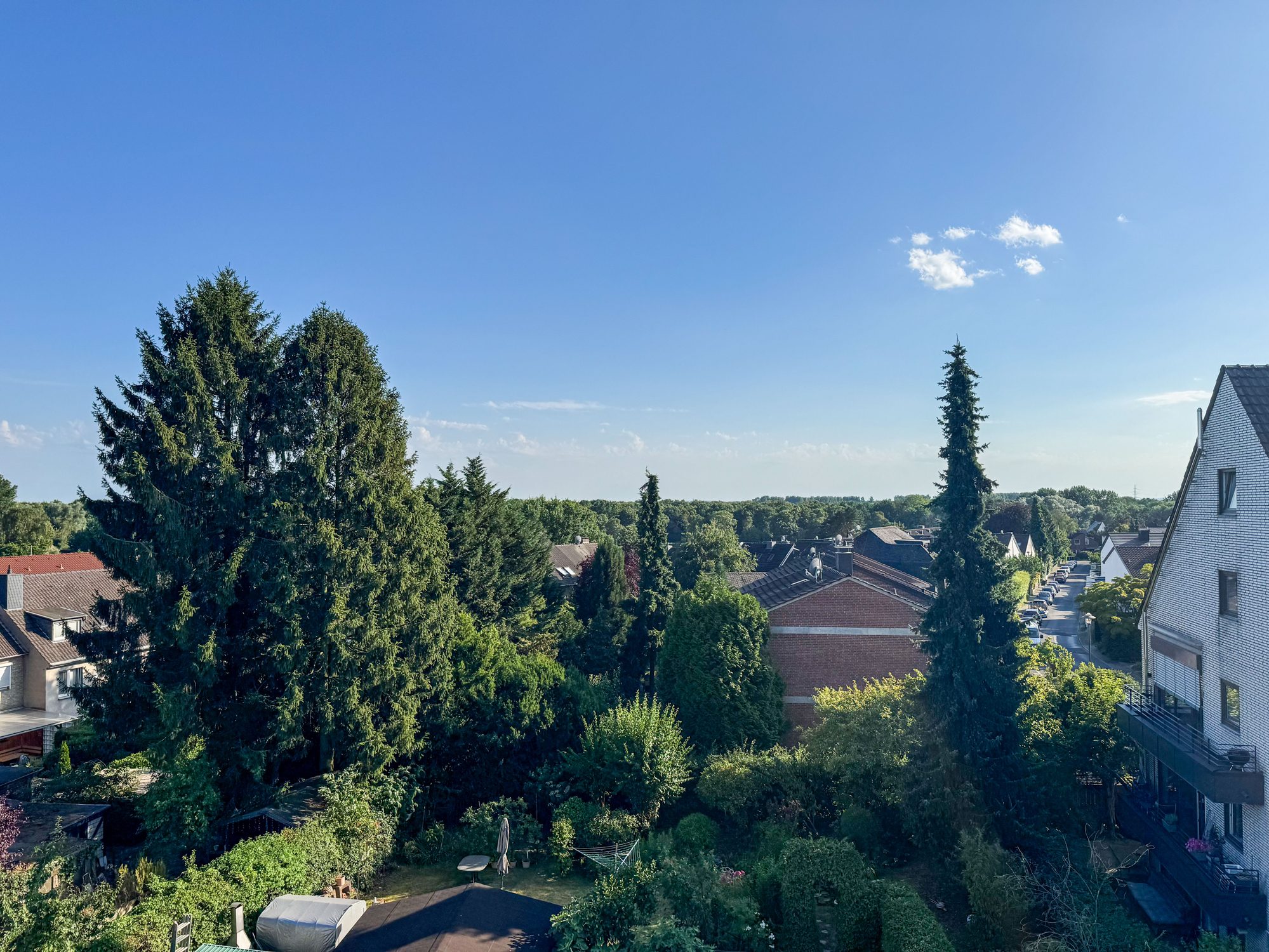 Immobilienangebot - Düsseldorf - Alle - Blick ins Grüne: familienfreundliche 4-Zimmerwohnung mit Südbalkon und Garage in Unterbach