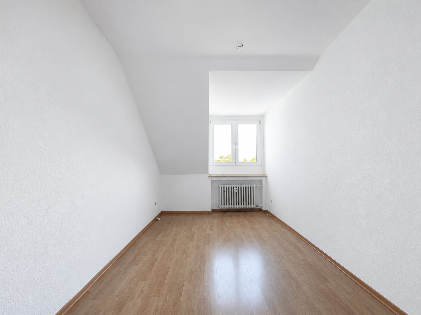 Immobilienangebot - Düsseldorf - Alle - Blick ins Grüne: familienfreundliche 4-Zimmerwohnung mit Südbalkon und Garage in Unterbach