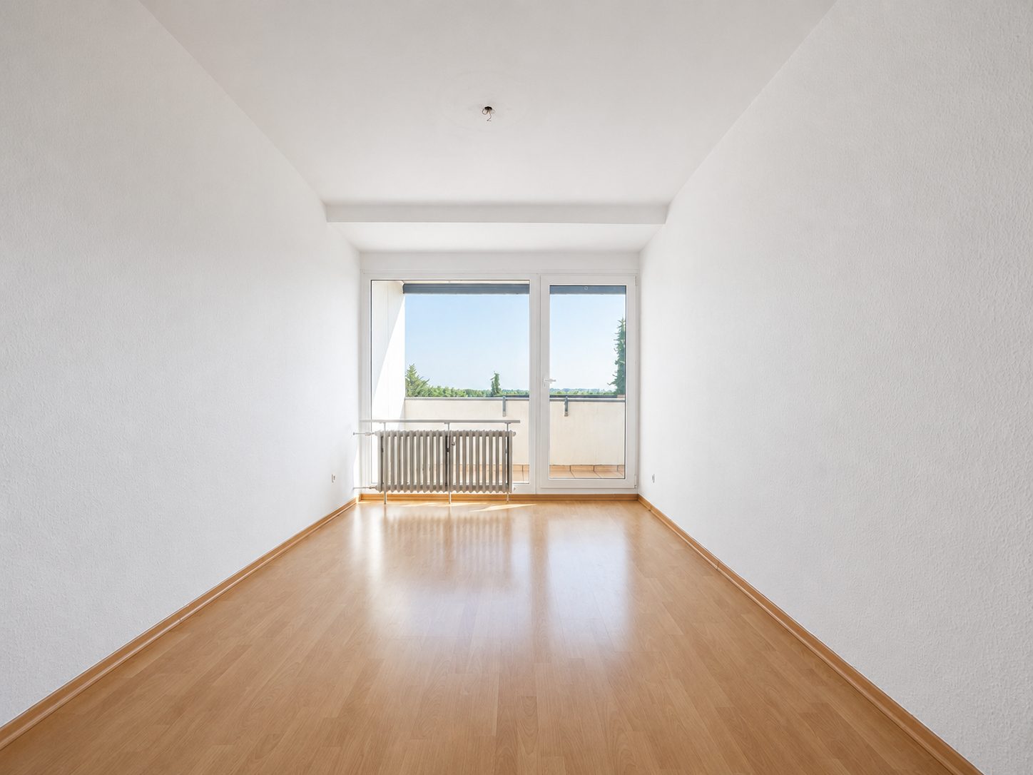 Immobilienangebot - Düsseldorf - Alle - Blick ins Grüne: familienfreundliche 4-Zimmerwohnung mit Südbalkon und Garage in Unterbach