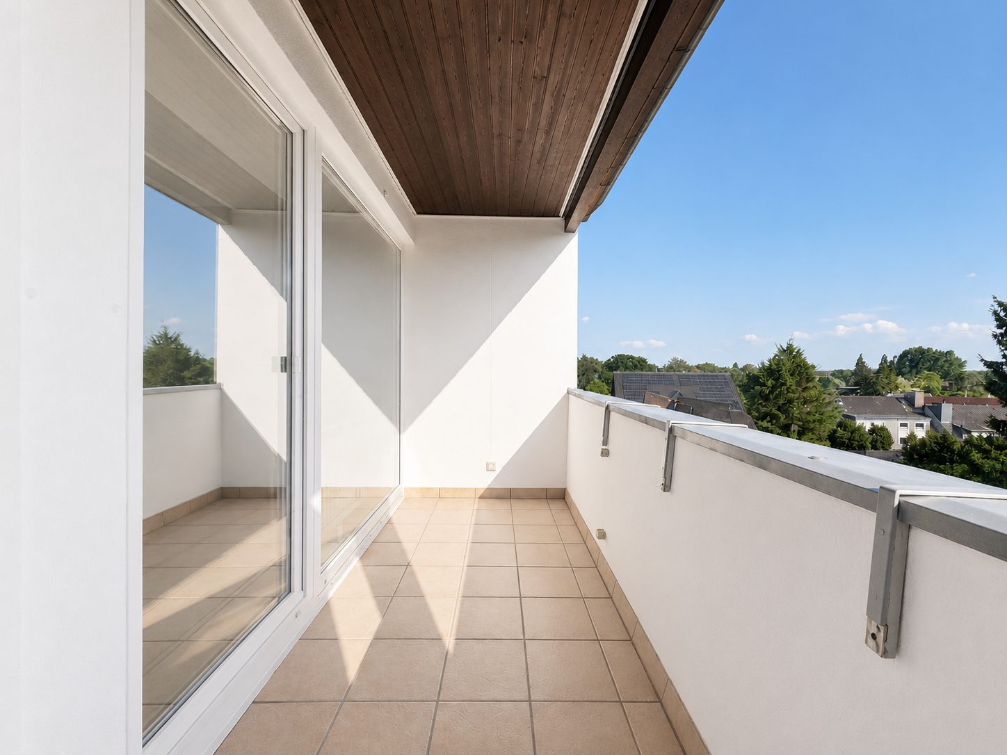 Immobilienangebot - Düsseldorf - Alle - Blick ins Grüne: familienfreundliche 4-Zimmerwohnung mit Südbalkon und Garage in Unterbach