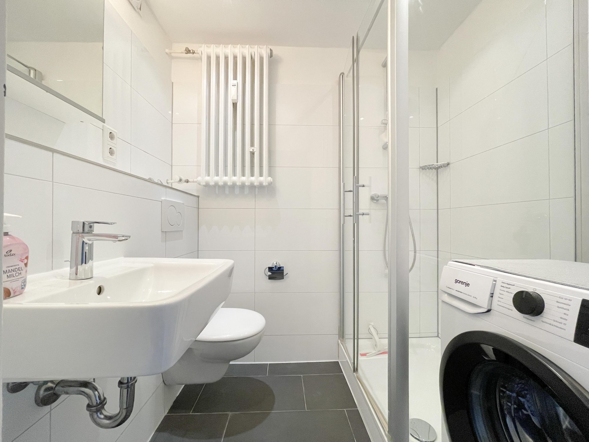 Immobilienangebot - Düsseldorf - Alle - Unterbilk: großzügige 4-Zimmer-Wohnung mit ca. 107 m² – aktuell in vier Apartments aufgeteilt