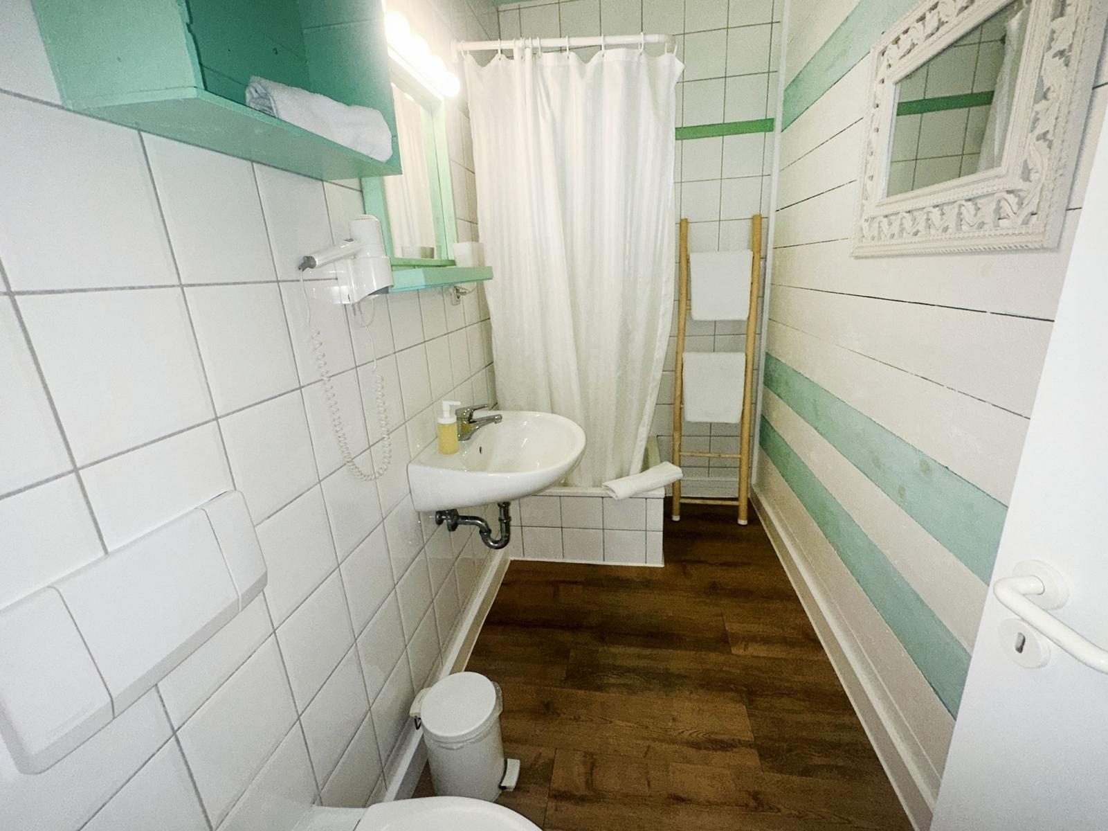 Immobilienangebot - Düsseldorf / Hamm - Alle - Attraktives Boarding-House-Konzept in Düsseldorf-Hamm – flexible Nutzung in Rheinnähe