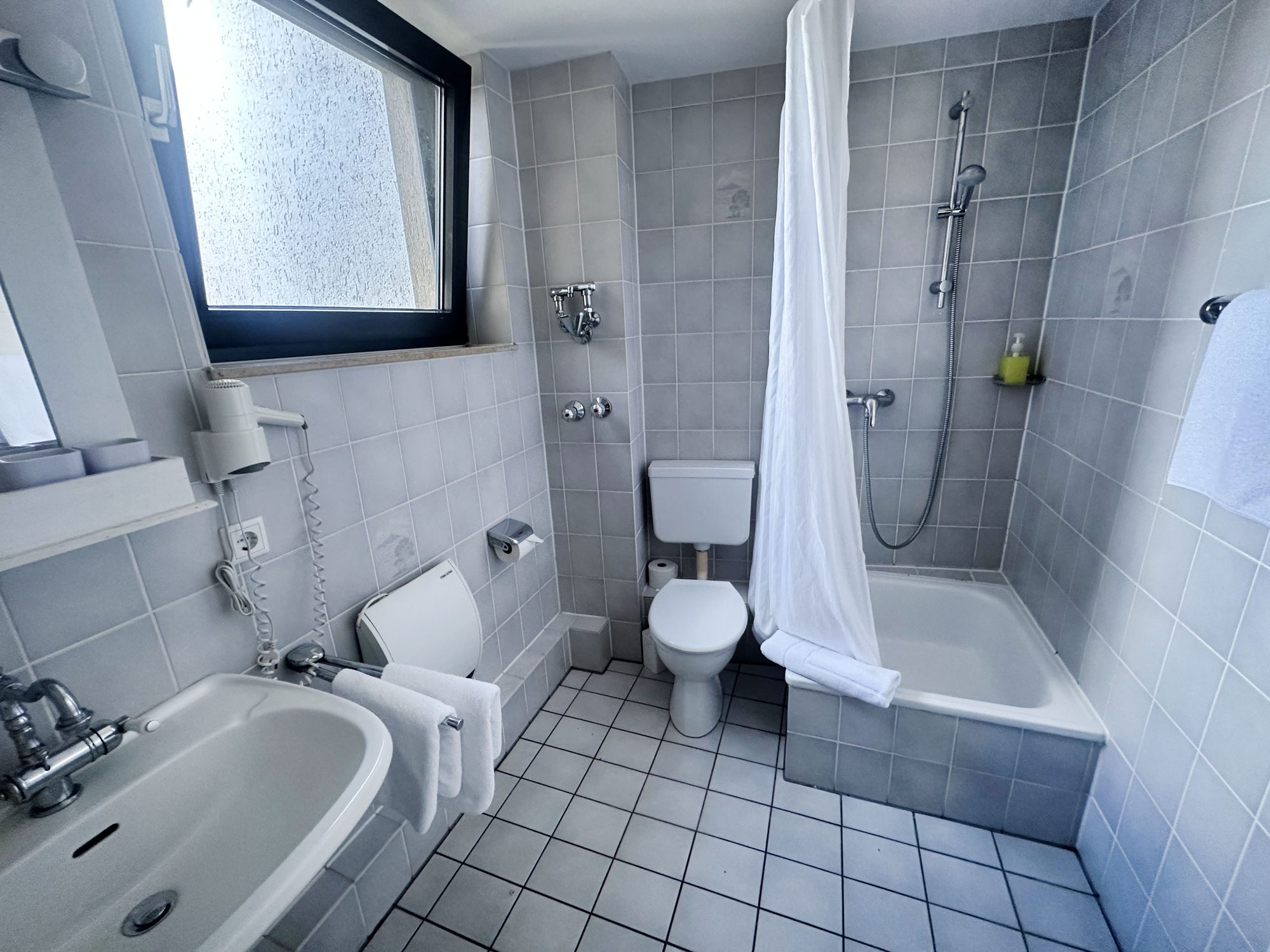 Immobilienangebot - Düsseldorf / Hamm - Alle - Hotelinvestment in Düsseldorf-Hamm – etabliertes Konzept in Rheinnähe mit Entwicklungspotenzial