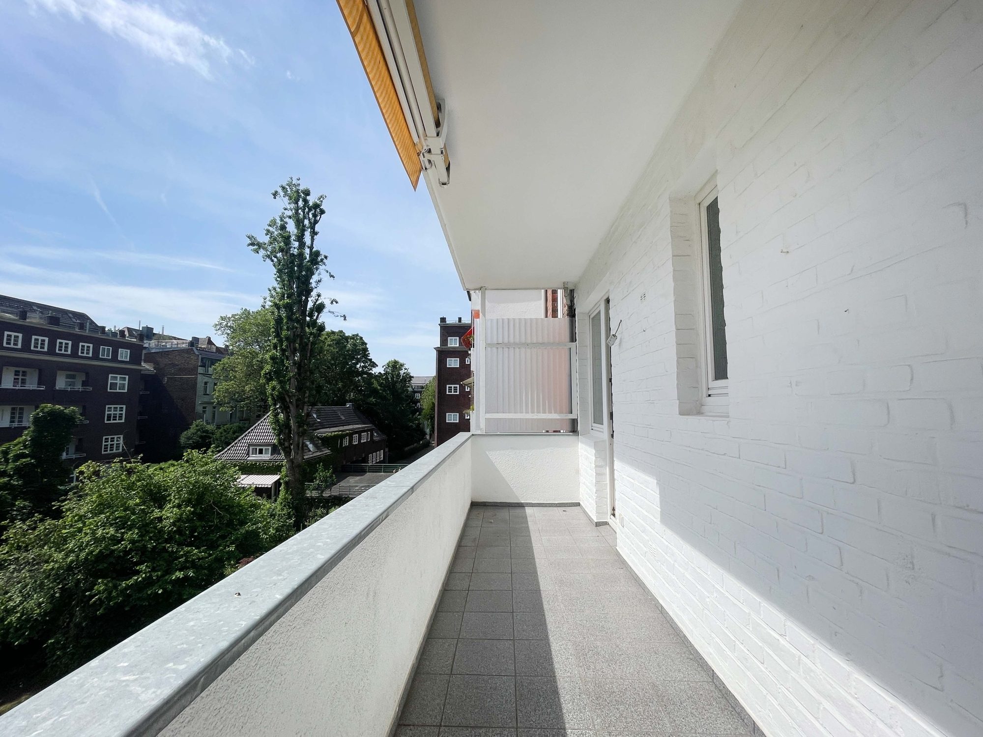 Immobilienangebot - Düsseldorf - Alle - Toplage Golzheim – gepflegtes MFH mit 12 Einheiten in unmittelbarer Rheinnähe!