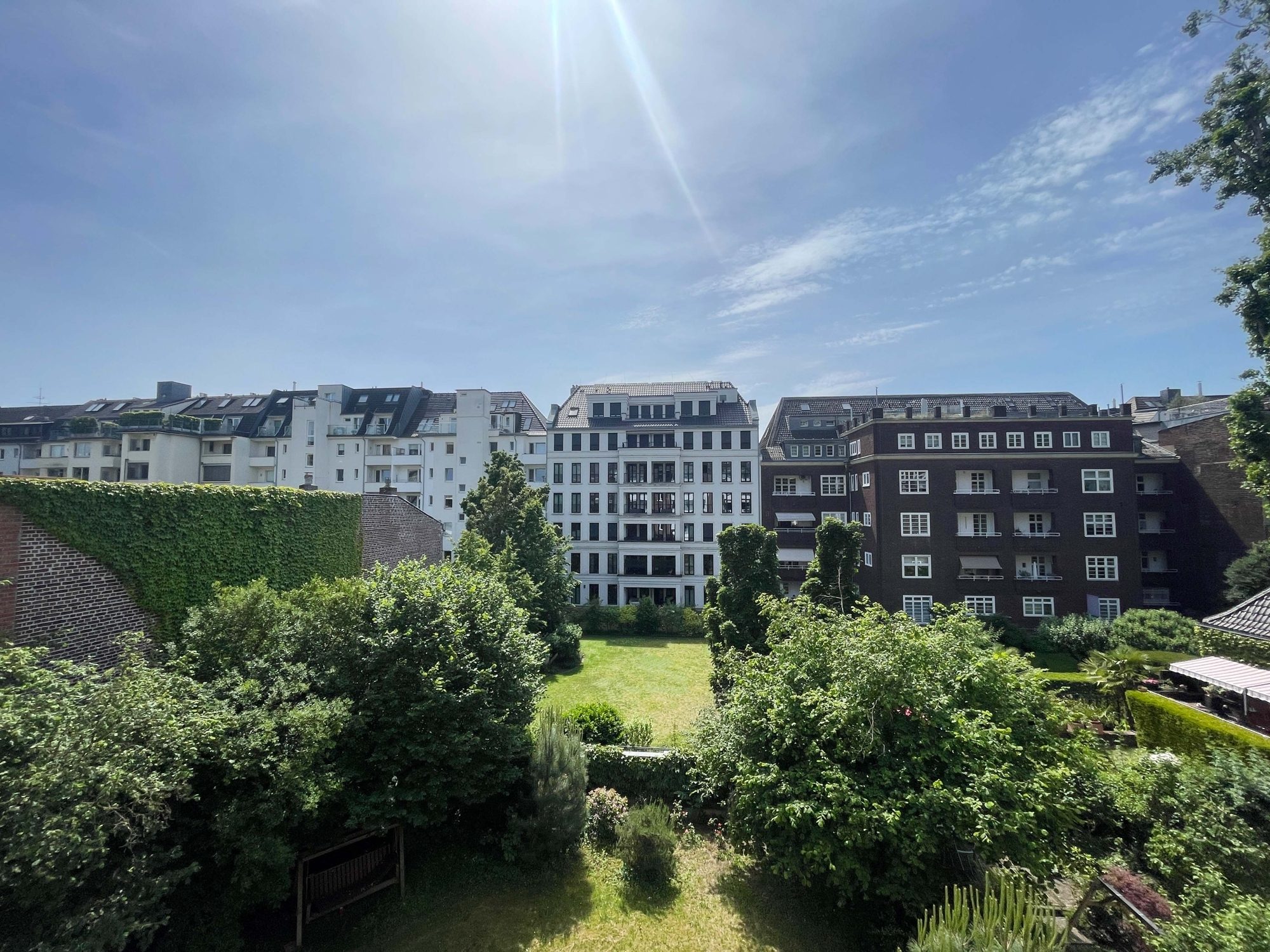 Immobilienangebot - Düsseldorf - Alle - Toplage Golzheim – gepflegtes MFH mit 12 Einheiten in unmittelbarer Rheinnähe!