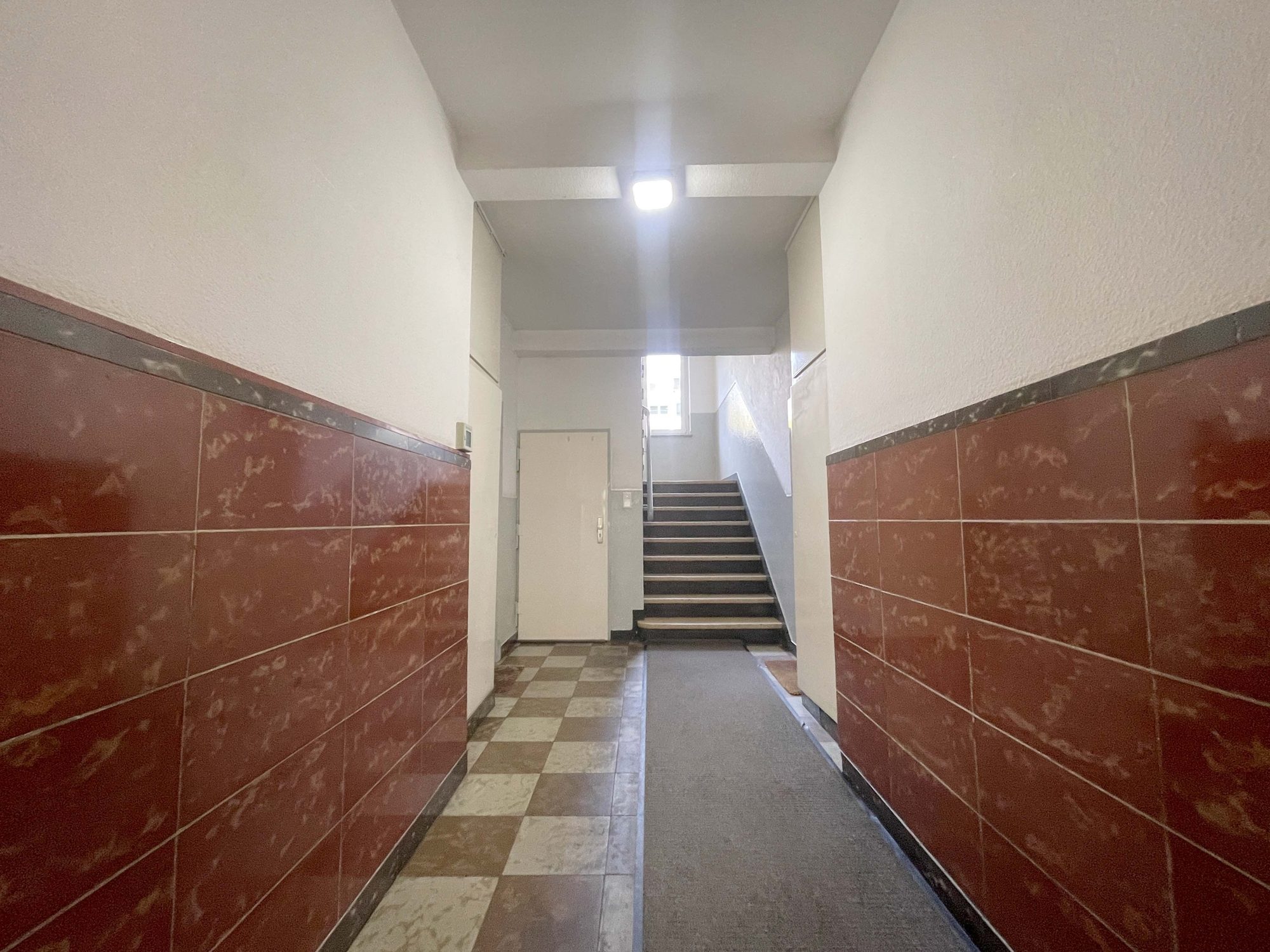 Immobilienangebot - Düsseldorf - Alle - Toplage Golzheim – gepflegtes MFH mit 12 Einheiten in unmittelbarer Rheinnähe!