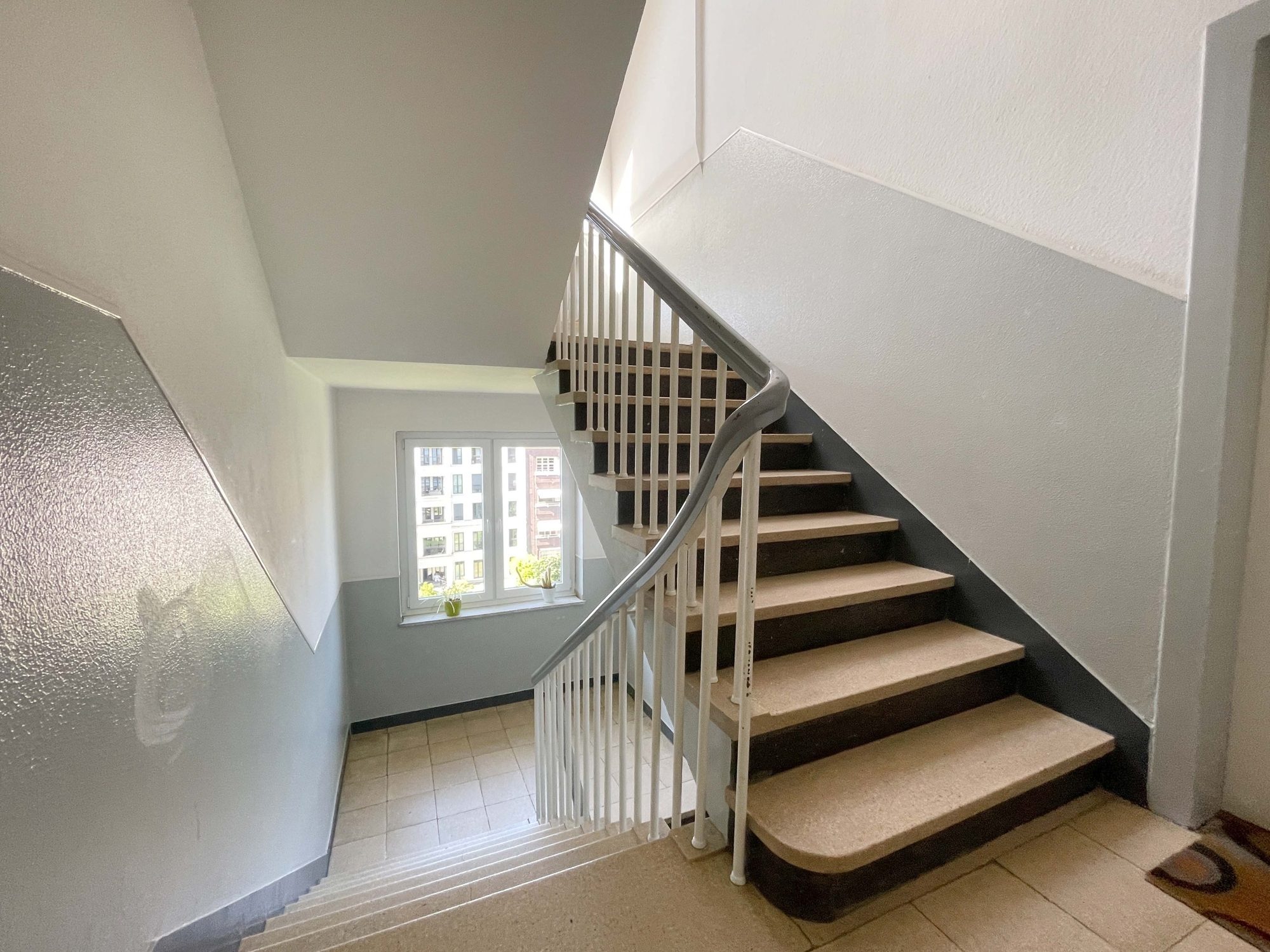 Immobilienangebot - Düsseldorf - Alle - Toplage Golzheim – gepflegtes MFH mit 12 Einheiten in unmittelbarer Rheinnähe!