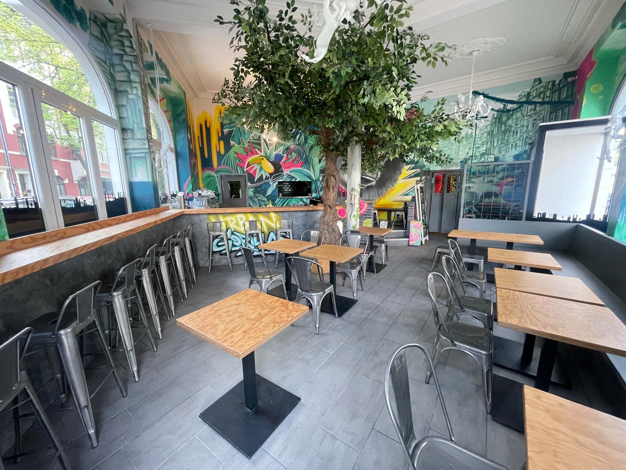 Immobilienangebot - Düsseldorf - Alle - Gastronomie mit Präsenz: Großzügige Gastrofläche in markantem Jugendstilhaus in Friedrichstadt!