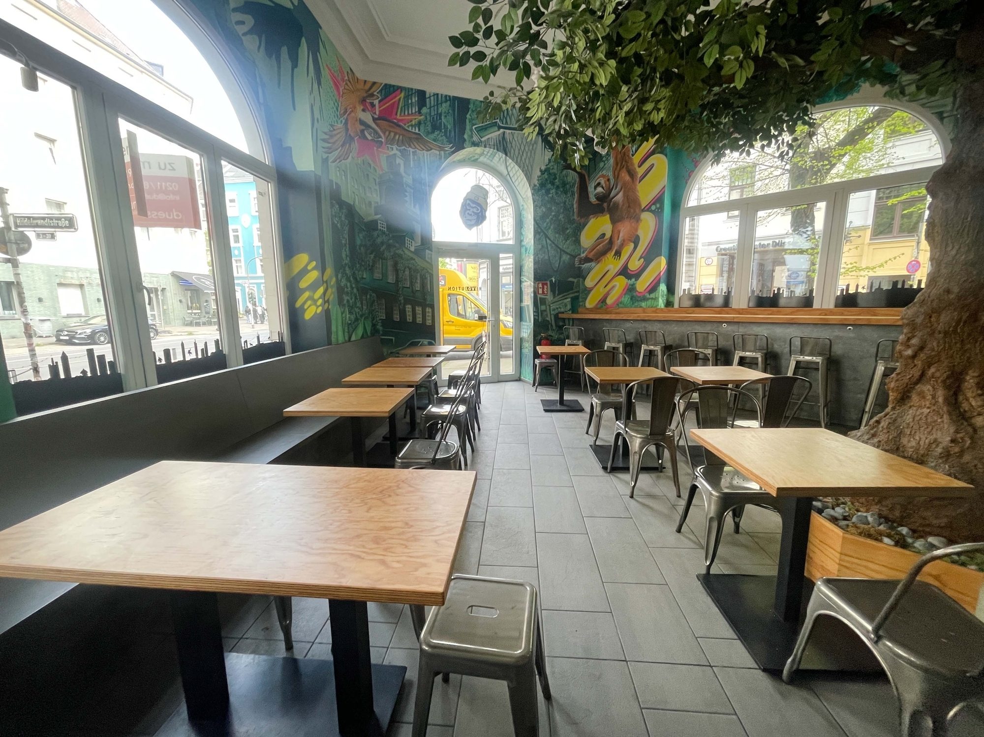 Immobilienangebot - Düsseldorf - Alle - Gastronomie mit Präsenz: Großzügige Gastrofläche in markantem Jugendstilhaus in Friedrichstadt!