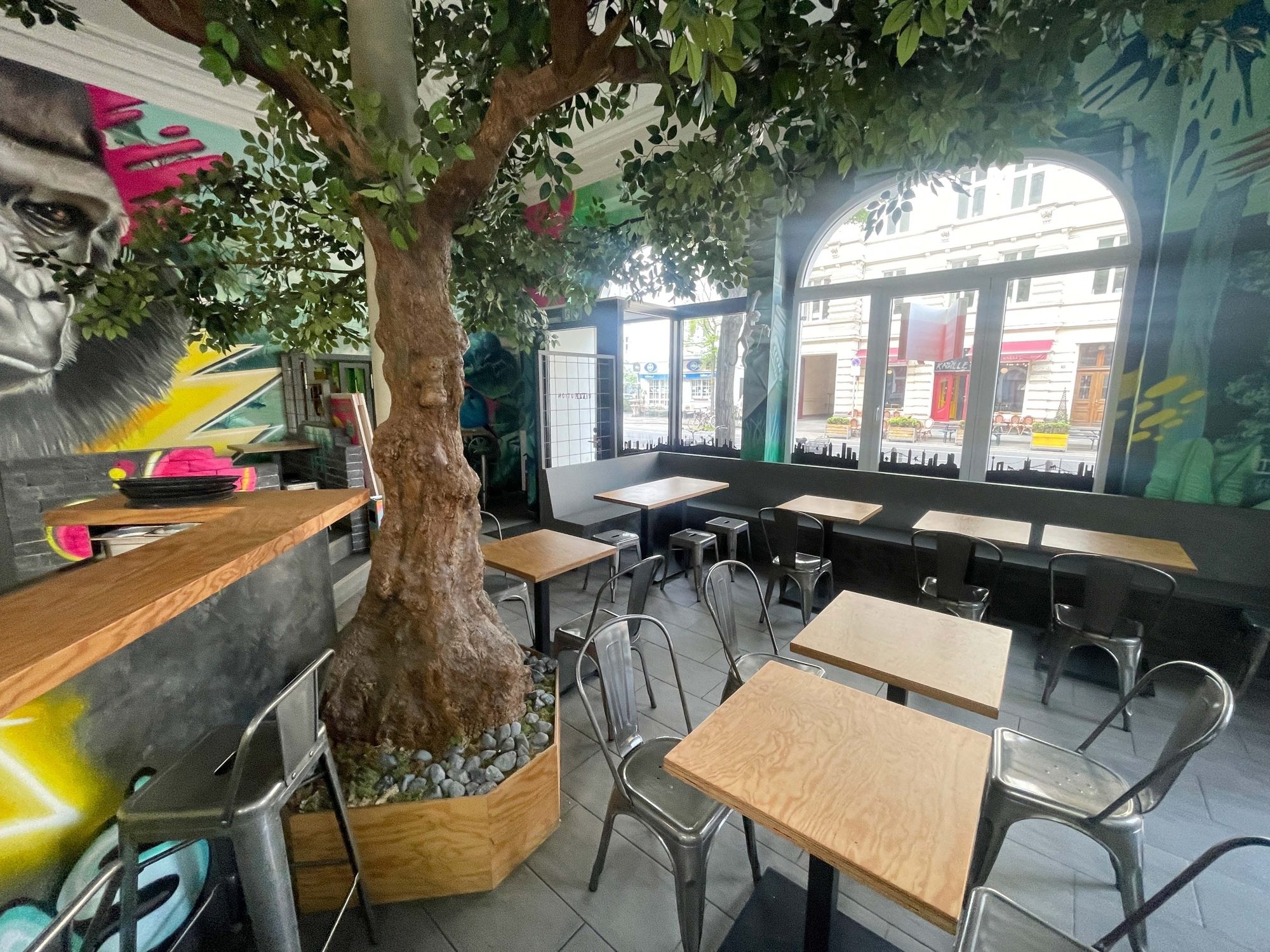 Immobilienangebot - Düsseldorf - Alle - Gastronomie mit Präsenz: Großzügige Gastrofläche in markantem Jugendstilhaus in Friedrichstadt!