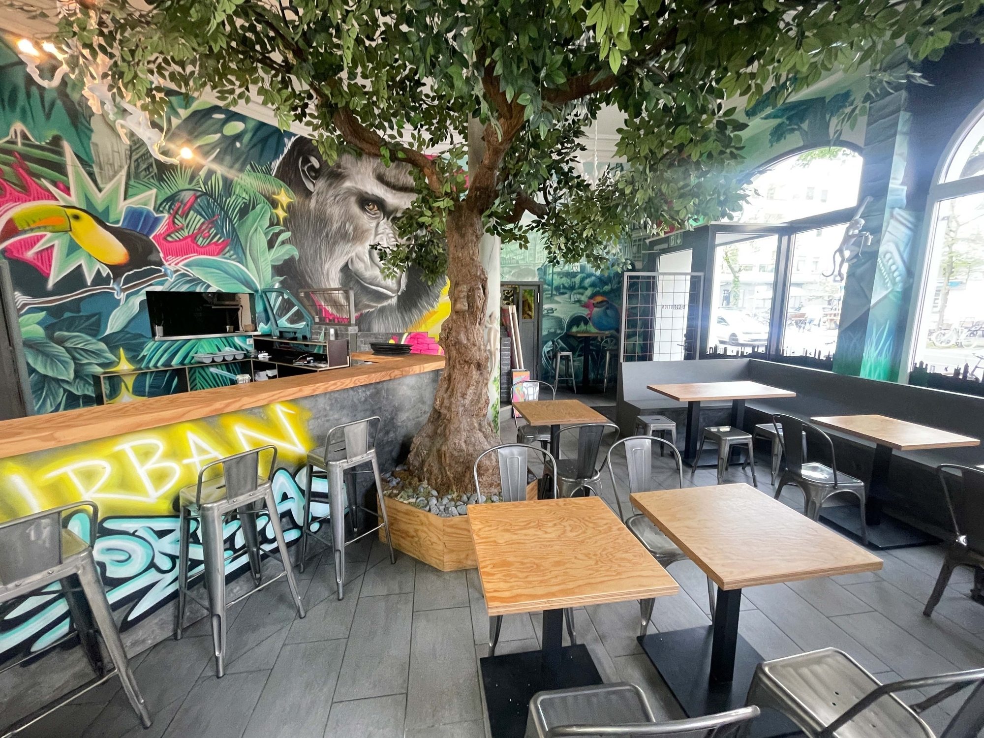 Immobilienangebot - Düsseldorf - Alle - Gastronomie mit Präsenz: Großzügige Gastrofläche in markantem Jugendstilhaus in Friedrichstadt!