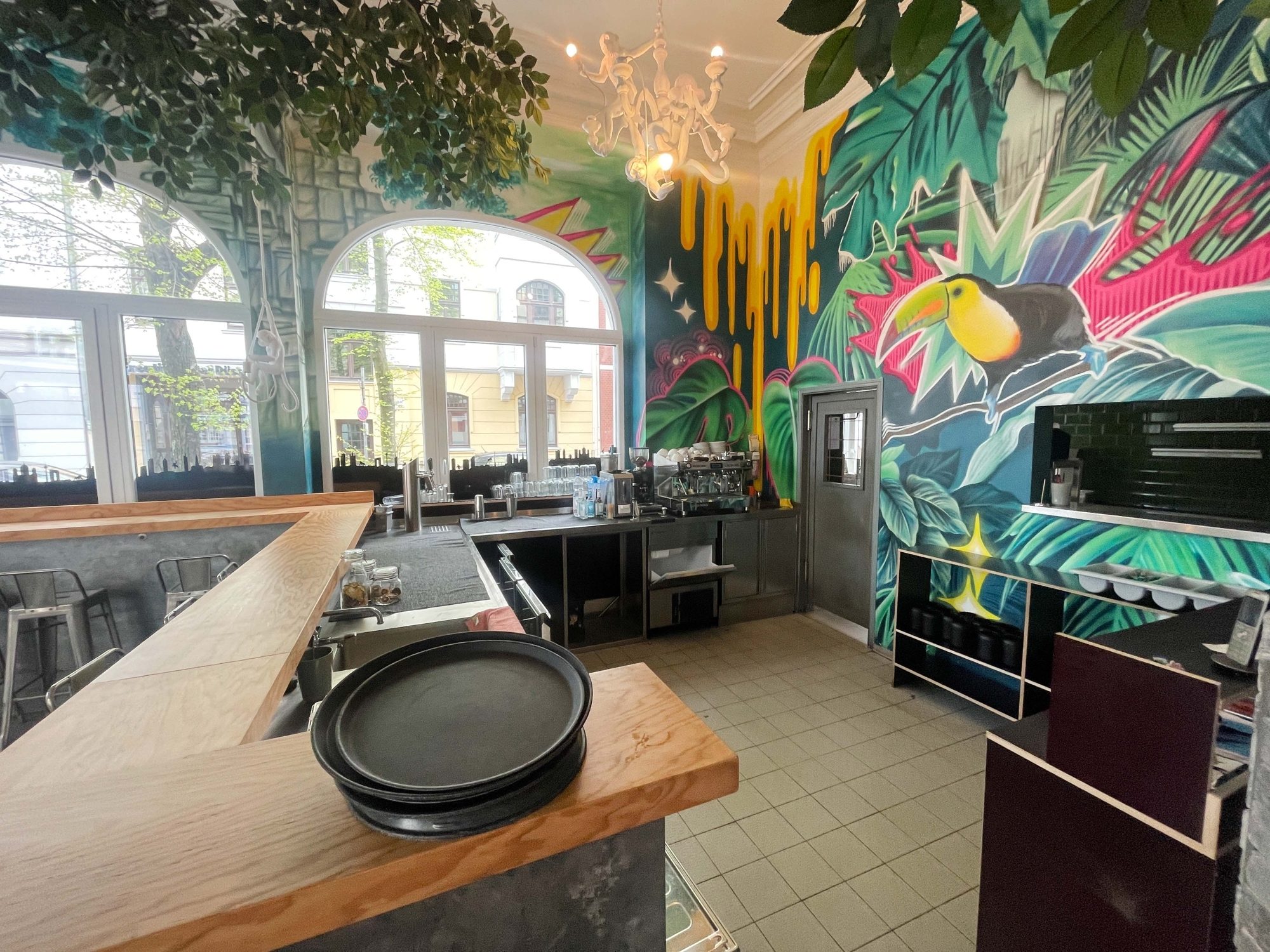 Immobilienangebot - Düsseldorf - Alle - Gastronomie mit Präsenz: Großzügige Gastrofläche in markantem Jugendstilhaus in Friedrichstadt!