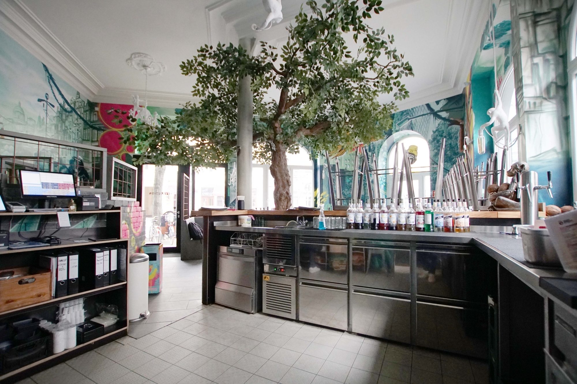 Immobilienangebot - Düsseldorf - Alle - Gastronomie mit Präsenz: Großzügige Gastrofläche in markantem Jugendstilhaus in Friedrichstadt!