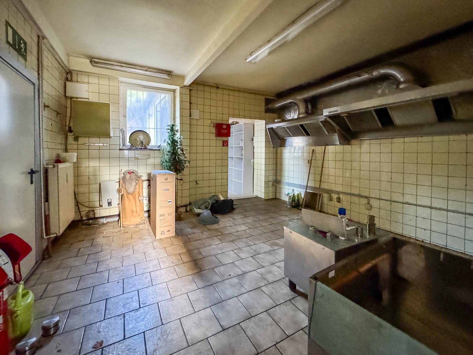 Immobilienangebot - Jüchen - Alle - Jüchen-Hochneukirch: Wohn- und Geschäftshaus mit Entwicklungspotenzial auf großzügigem Grundstück