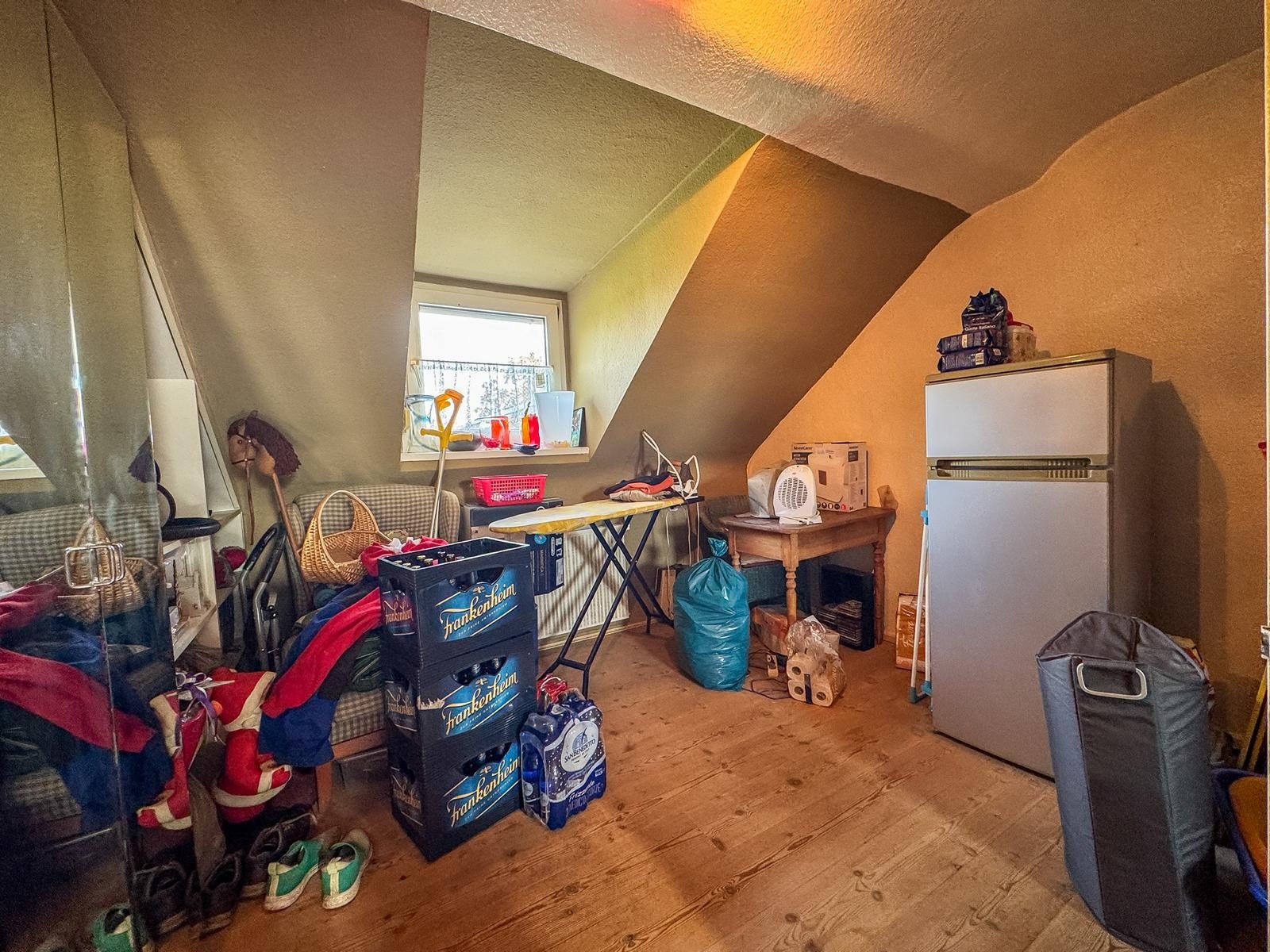 Immobilienangebot - Jüchen - Alle - Jüchen-Hochneukirch: Wohn- und Geschäftshaus mit Entwicklungspotenzial auf großzügigem Grundstück