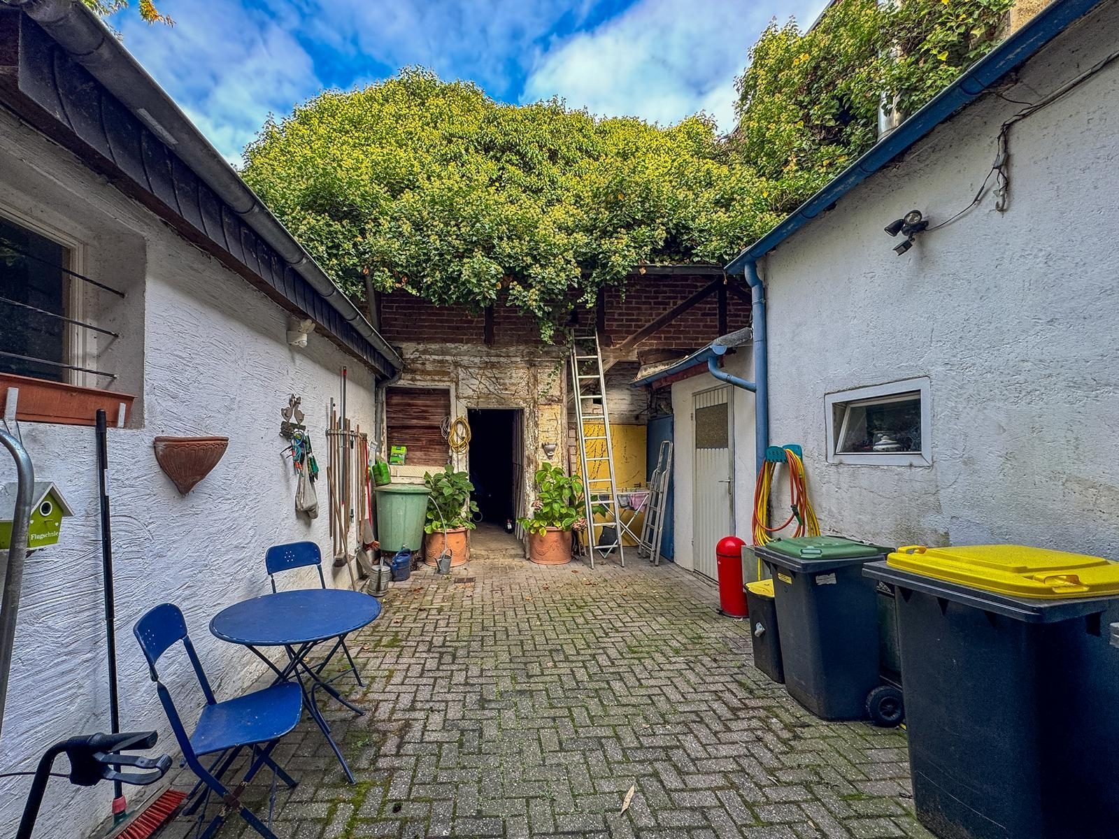 Immobilienangebot - Jüchen - Alle - Jüchen-Hochneukirch: Wohn- und Geschäftshaus mit Entwicklungspotenzial auf großzügigem Grundstück