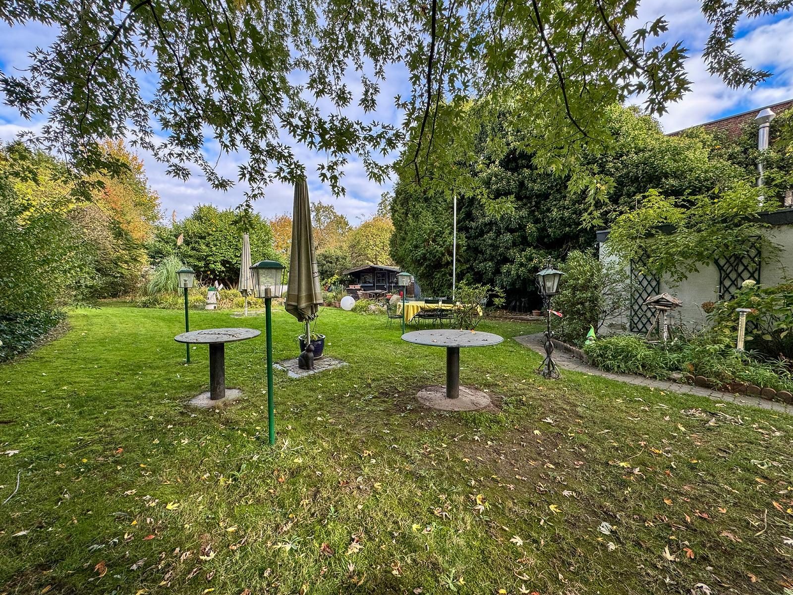 Immobilienangebot - Jüchen - Alle - Jüchen-Hochneukirch: Wohn- und Geschäftshaus mit Entwicklungspotenzial auf großzügigem Grundstück