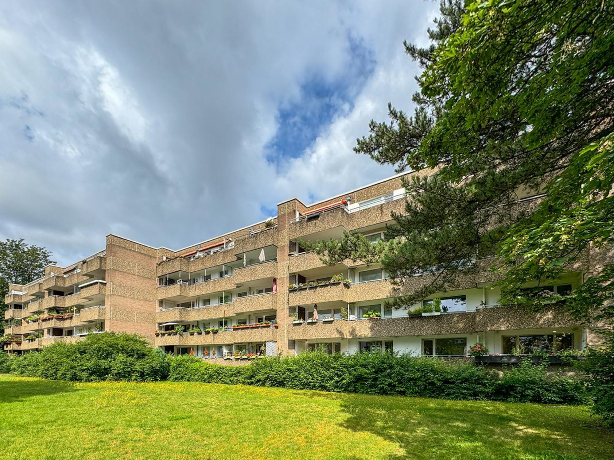 Immobilienangebot - Düsseldorf / Urdenbach - Alle - Urdenbach: 3-Zimmer-Eigentumswohnung mit Tiefgaragenstellplatz –solide Kapitalanlage mit Perspektive