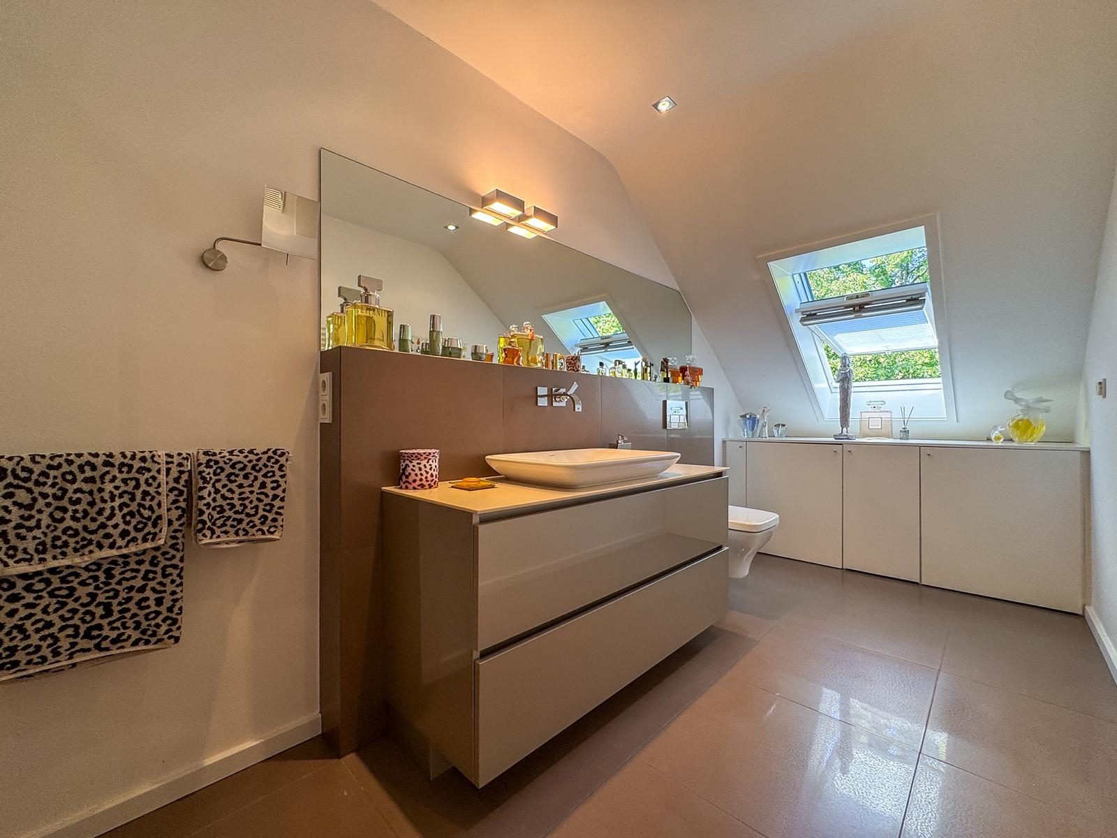 Immobilienangebot - Düsseldorf / Urdenbach - Alle - Urdenbach: Einziehen & Wohlfühlen: Hochwertige 3-Zimmer-Wohnung mit Balkon ins Grüne