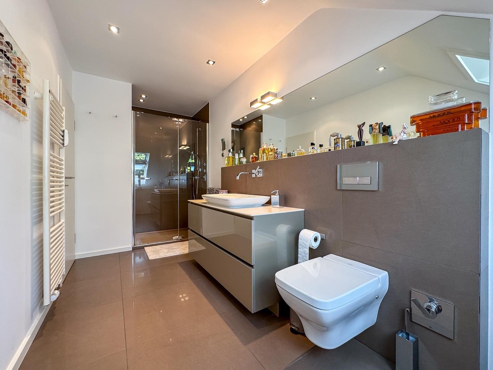 Immobilienangebot - Düsseldorf / Urdenbach - Alle - Urdenbach: Einziehen & Wohlfühlen: Hochwertige 3-Zimmer-Wohnung mit Balkon ins Grüne