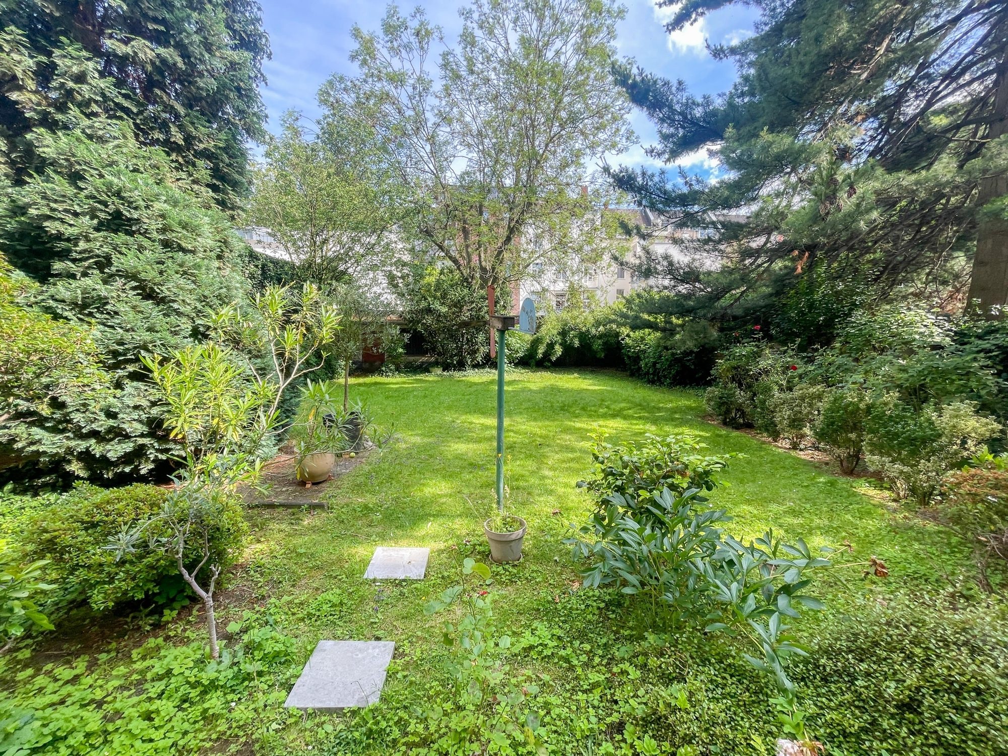 Immobilienangebot - Düsseldorf - Alle - Pempelfort: historisches Mehrfamilienhaus mit Garten in beliebter Lage