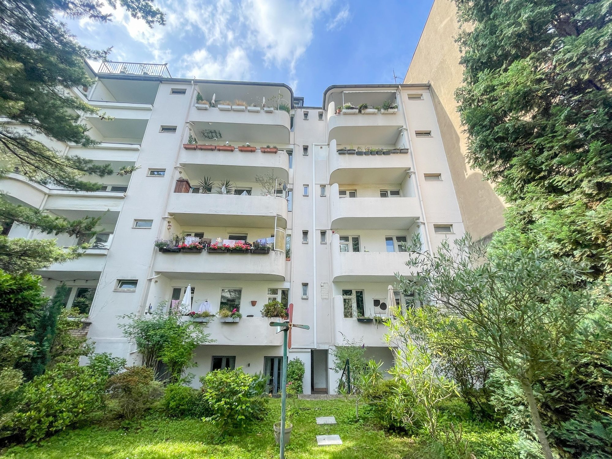 Immobilienangebot - Düsseldorf - Alle - Pempelfort: historisches Mehrfamilienhaus mit Garten in beliebter Lage
