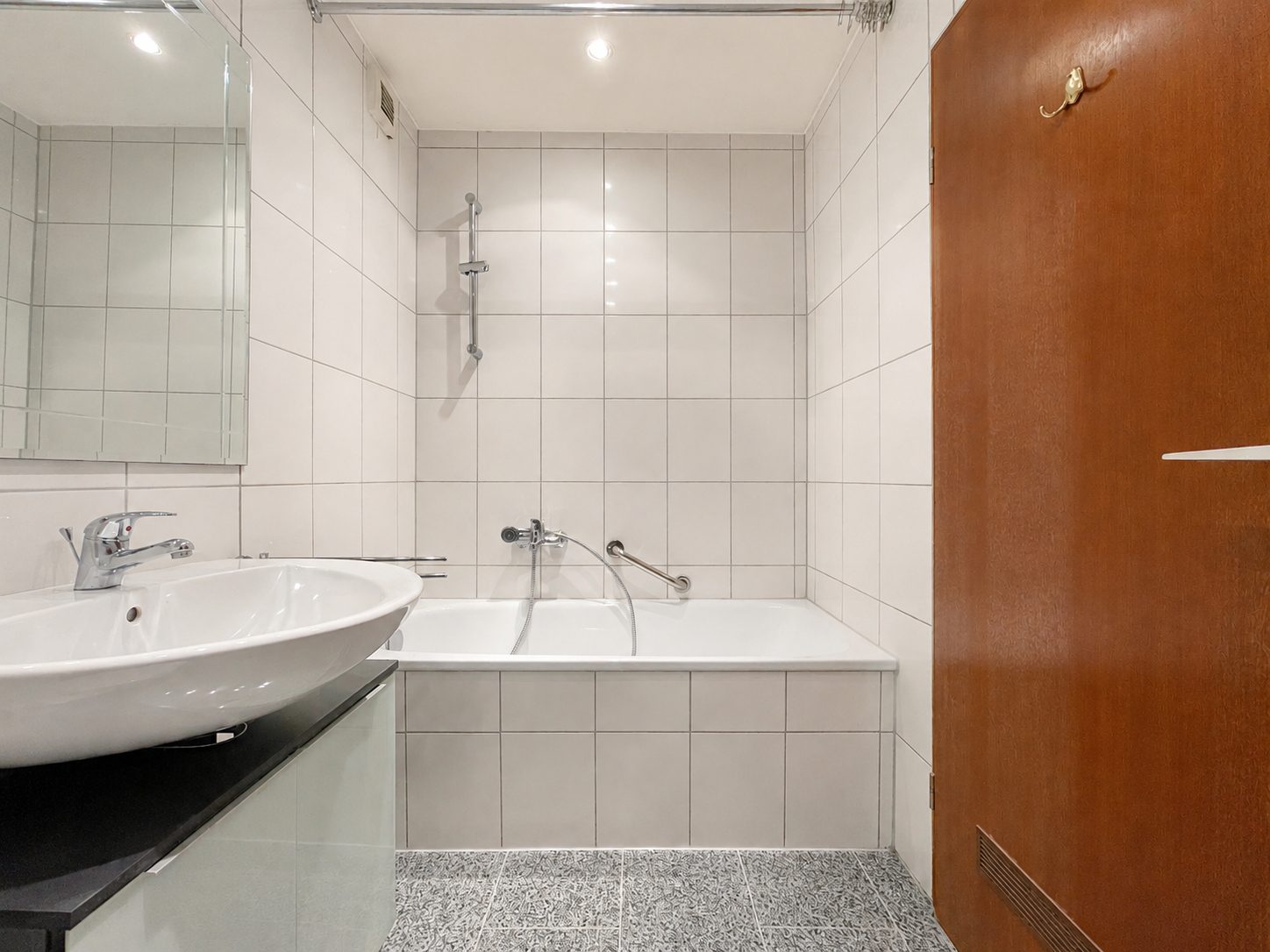 Immobilienangebot - Düsseldorf / Lichtenbroich - Alle - Lichtenbroich: helle 1-Zimmerwohnung mit Balkon & Tiefgaragenstellplatz in ruigher Lage
