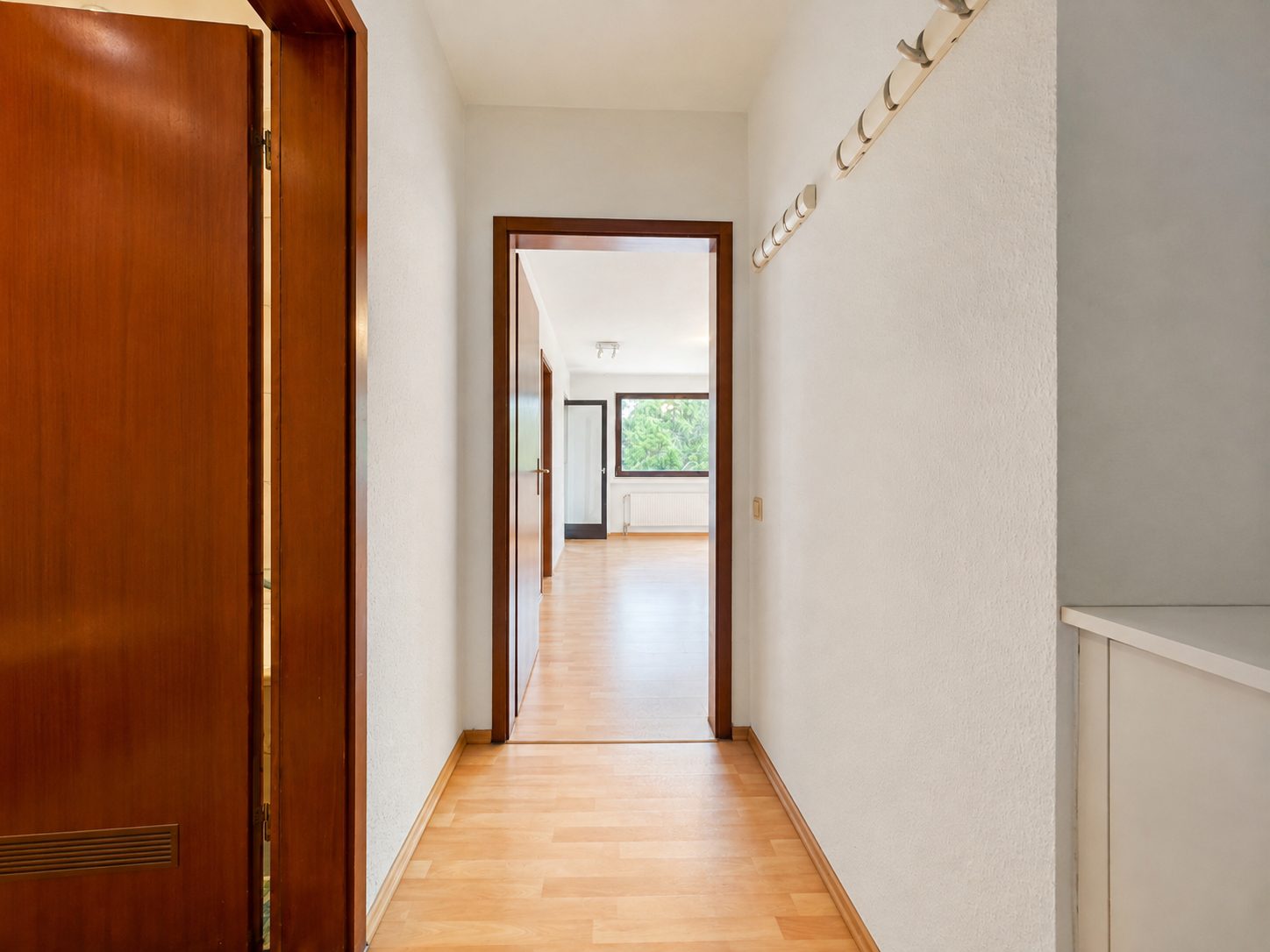 Immobilienangebot - Düsseldorf / Lichtenbroich - Alle - Lichtenbroich: helle 1-Zimmerwohnung mit Balkon & Tiefgaragenstellplatz in ruigher Lage