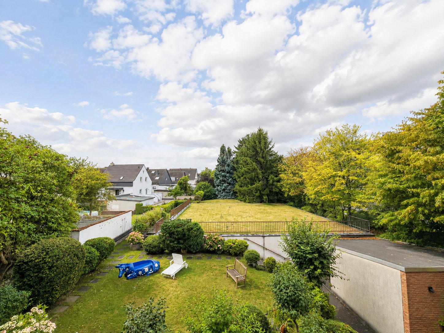 Immobilienangebot - Düsseldorf / Lichtenbroich - Alle - Lichtenbroich: helle 1-Zimmerwohnung mit Balkon & Tiefgaragenstellplatz in ruigher Lage