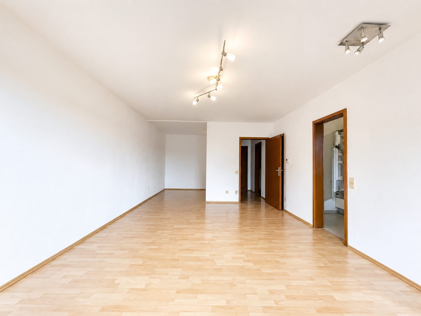 Immobilienangebot - Düsseldorf / Lichtenbroich - Alle - Lichtenbroich: helle 1-Zimmerwohnung mit Balkon & Tiefgaragenstellplatz in ruigher Lage