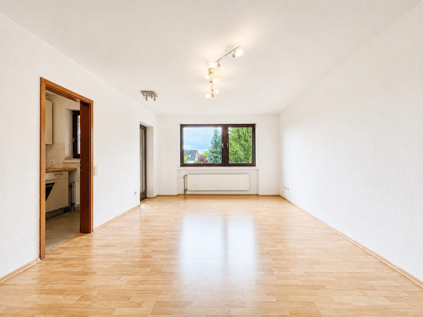 Immobilienangebot - Düsseldorf / Lichtenbroich - Alle - Lichtenbroich: helle 1-Zimmerwohnung mit Balkon & Tiefgaragenstellplatz in ruigher Lage
