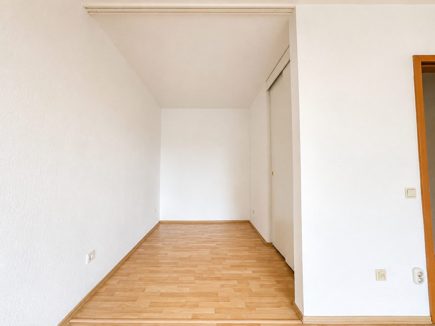 Immobilienangebot - Düsseldorf / Lichtenbroich - Alle - Lichtenbroich: helle 1-Zimmerwohnung mit Balkon & Tiefgaragenstellplatz in ruigher Lage