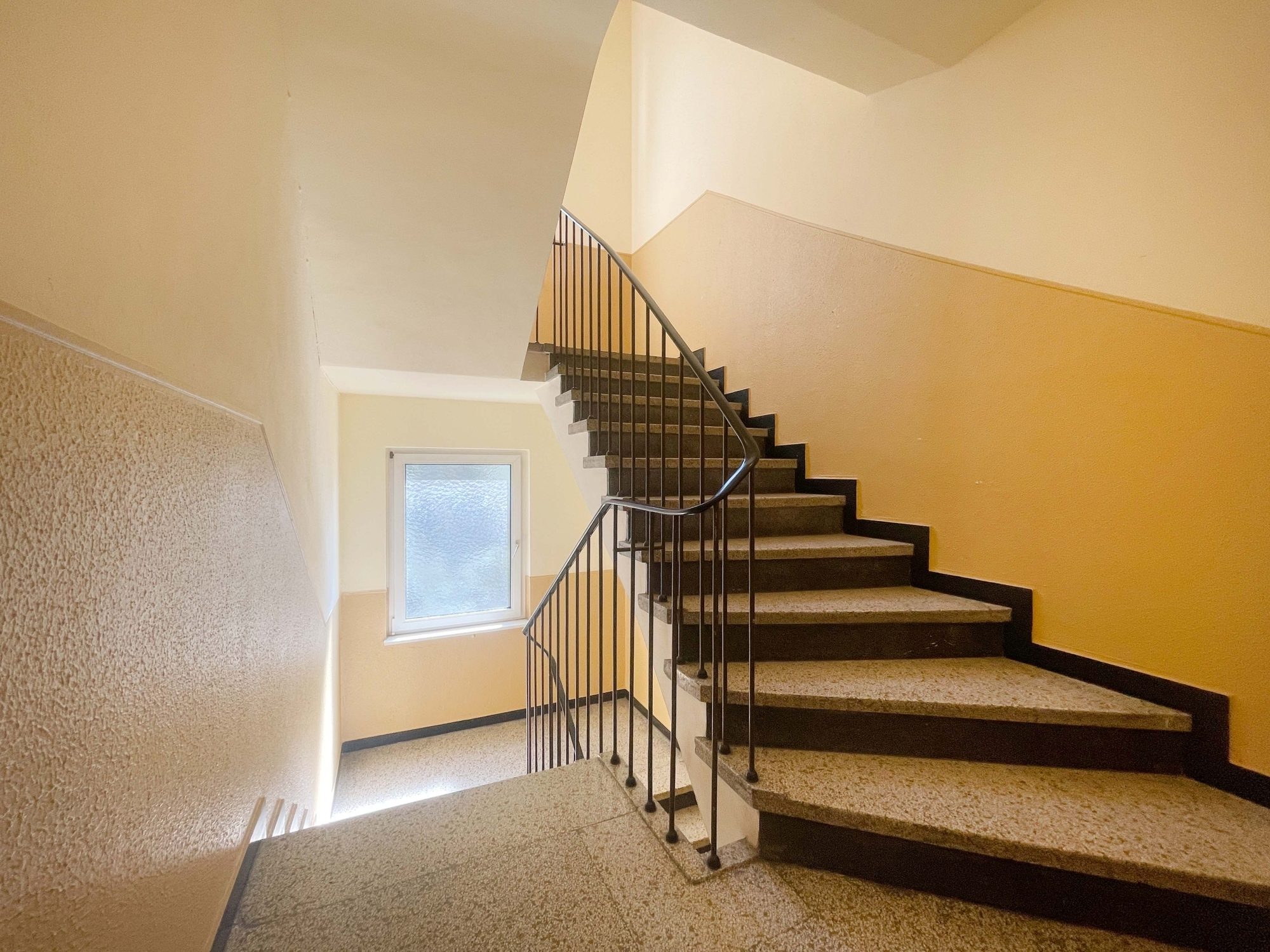 Immobilienangebot - Düsseldorf - Alle - Zentrale Lage trifft Wohnkomfort: Bezugsfreie & Großzügige 2-Zimmerwohnung mit Balkon & Einbauküche!