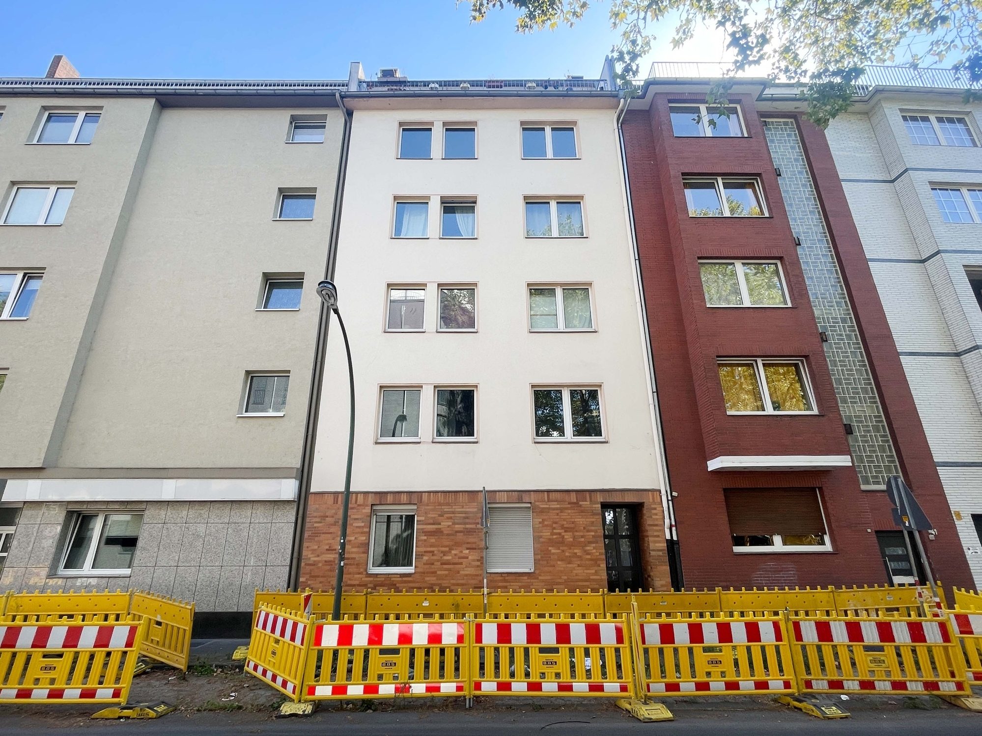 Immobilienangebot - Düsseldorf - Alle - Zentrale Lage trifft Wohnkomfort: Bezugsfreie & Großzügige 2-Zimmerwohnung mit Balkon & Einbauküche!