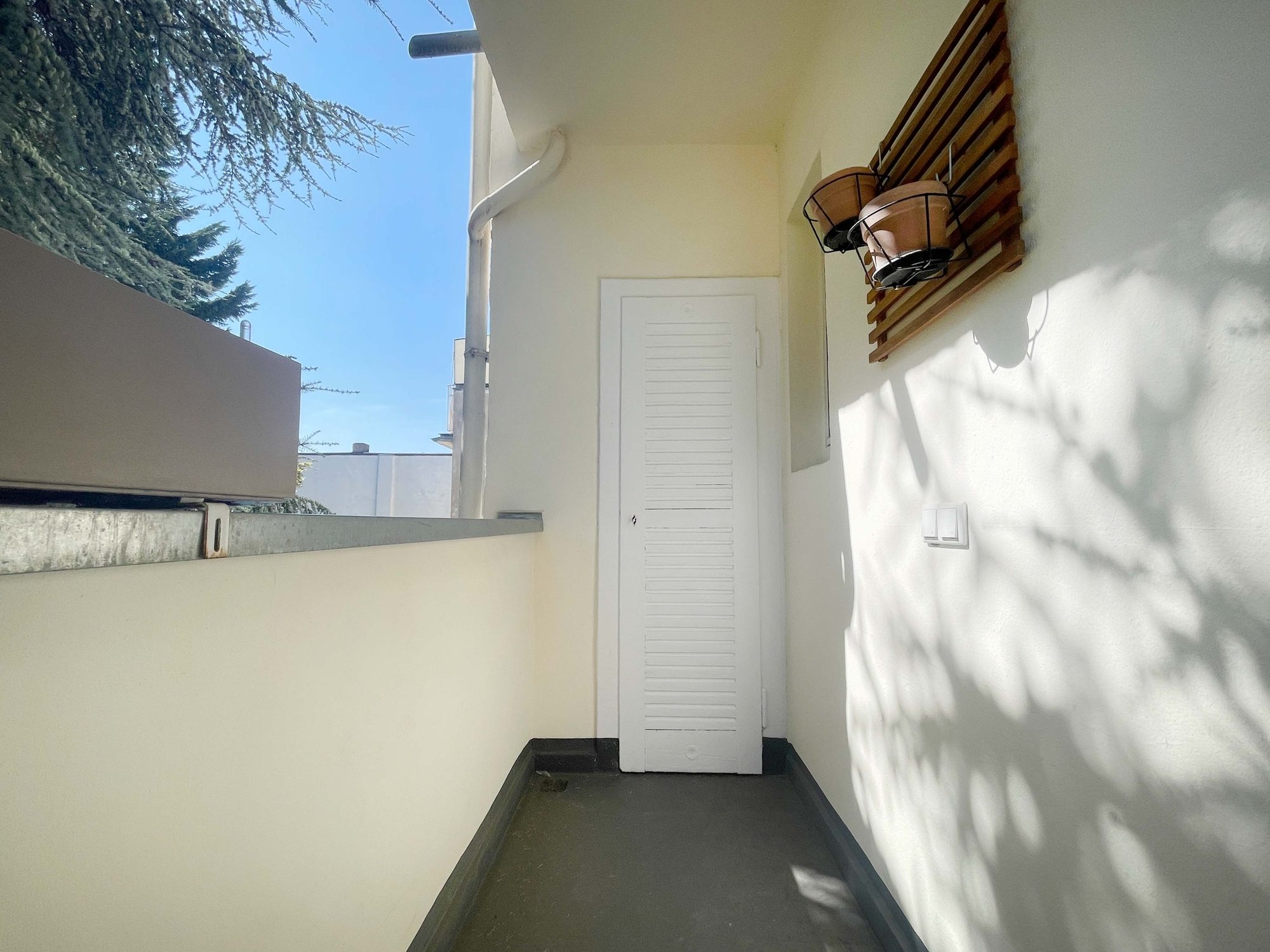 Immobilienangebot - Düsseldorf - Alle - Zentrale Lage trifft Wohnkomfort: Bezugsfreie & Großzügige 2-Zimmerwohnung mit Balkon & Einbauküche!