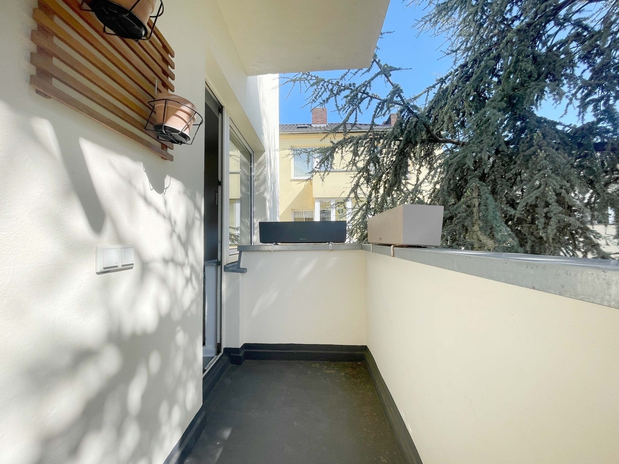 Immobilienangebot - Düsseldorf - Alle - Zentrale Lage trifft Wohnkomfort: Bezugsfreie & Großzügige 2-Zimmerwohnung mit Balkon & Einbauküche!