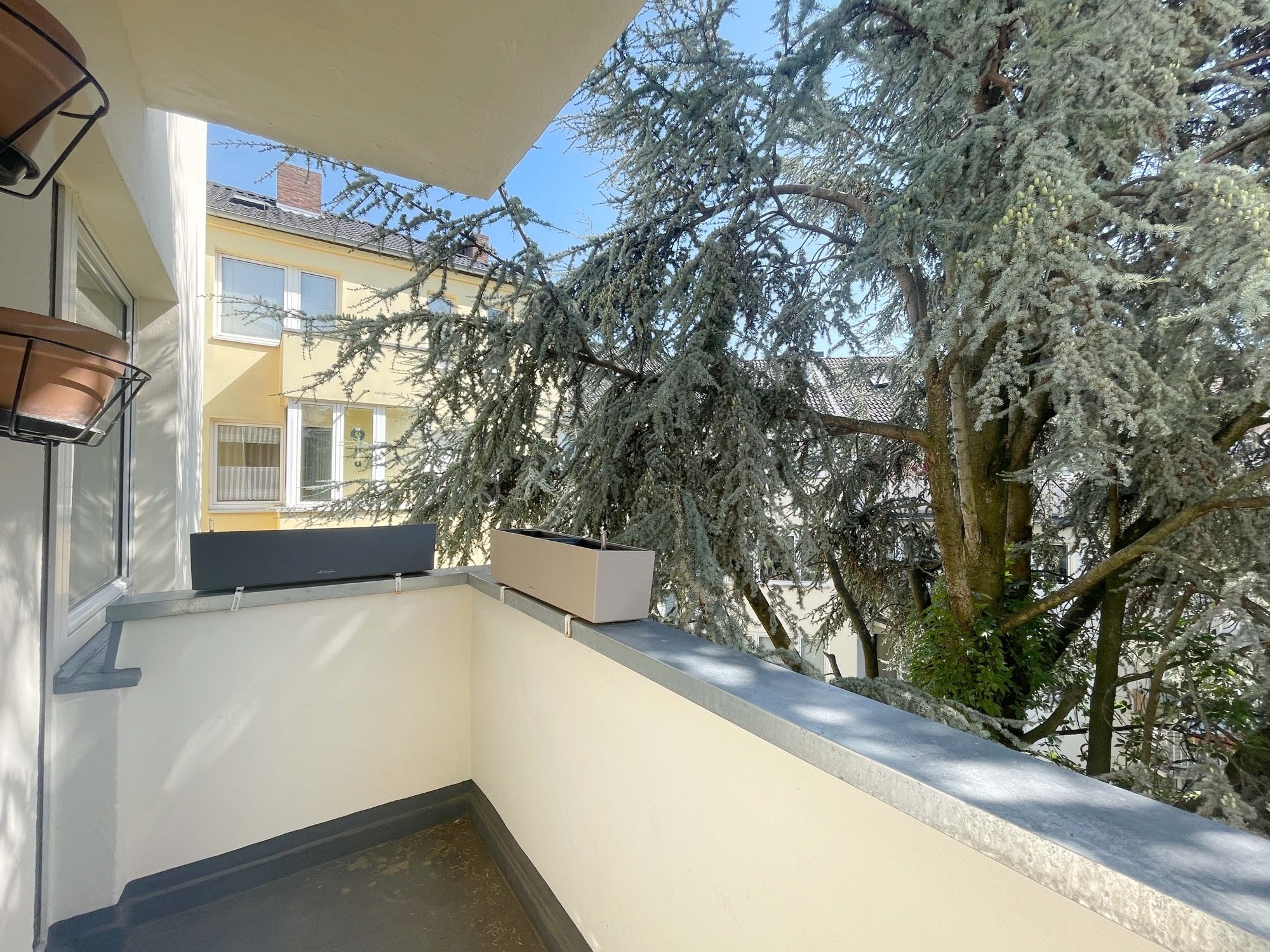 Immobilienangebot - Düsseldorf - Alle - Zentrale Lage trifft Wohnkomfort: Bezugsfreie & Großzügige 2-Zimmerwohnung mit Balkon & Einbauküche!